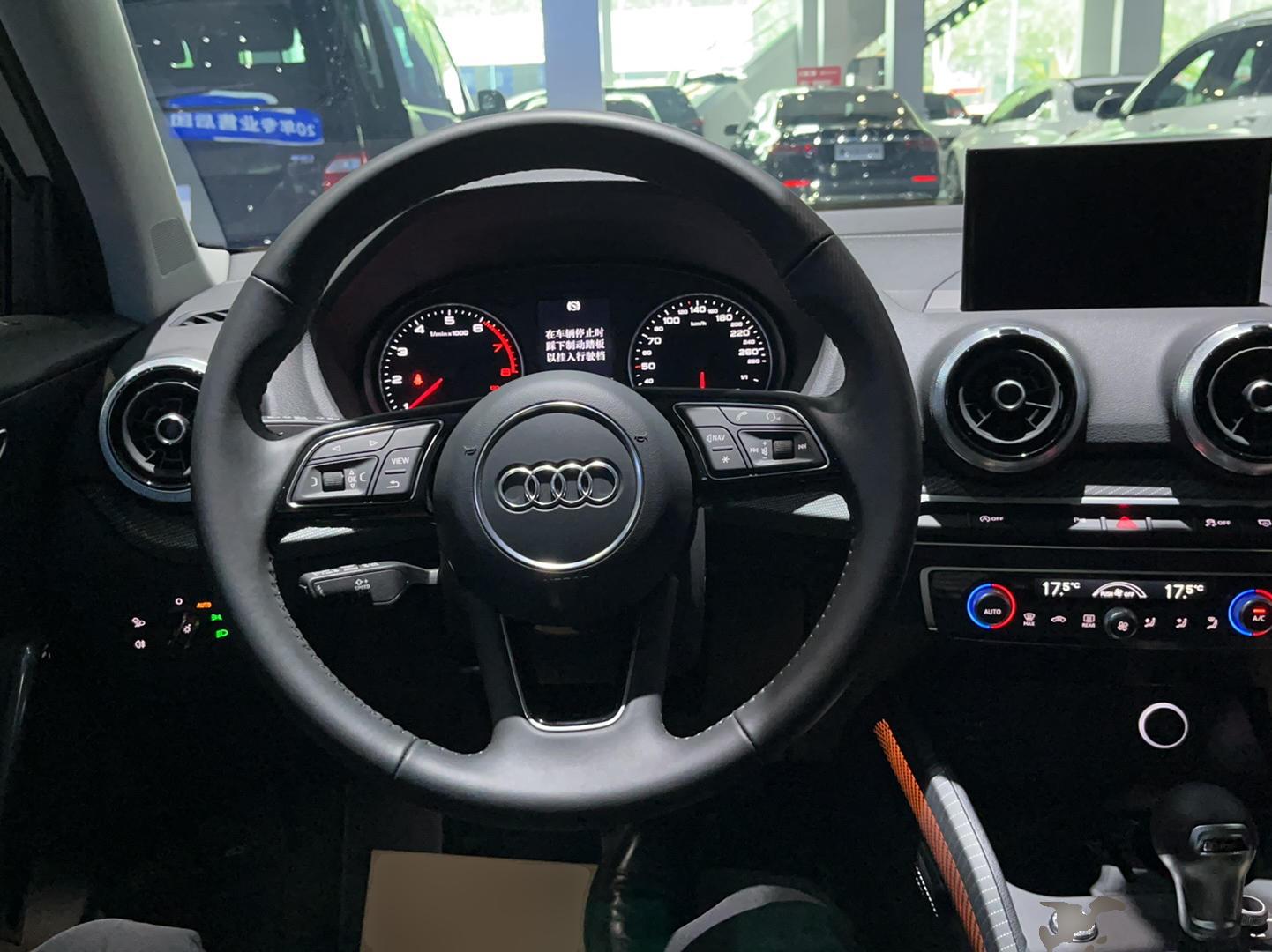 奥迪Q2L 2022款 35 TFSI 时尚致雅型