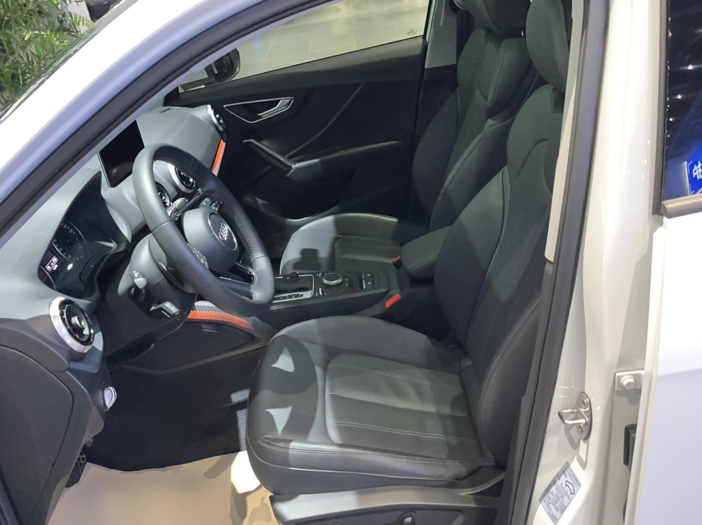 奥迪Q2L 2022款 35 TFSI 时尚致雅型