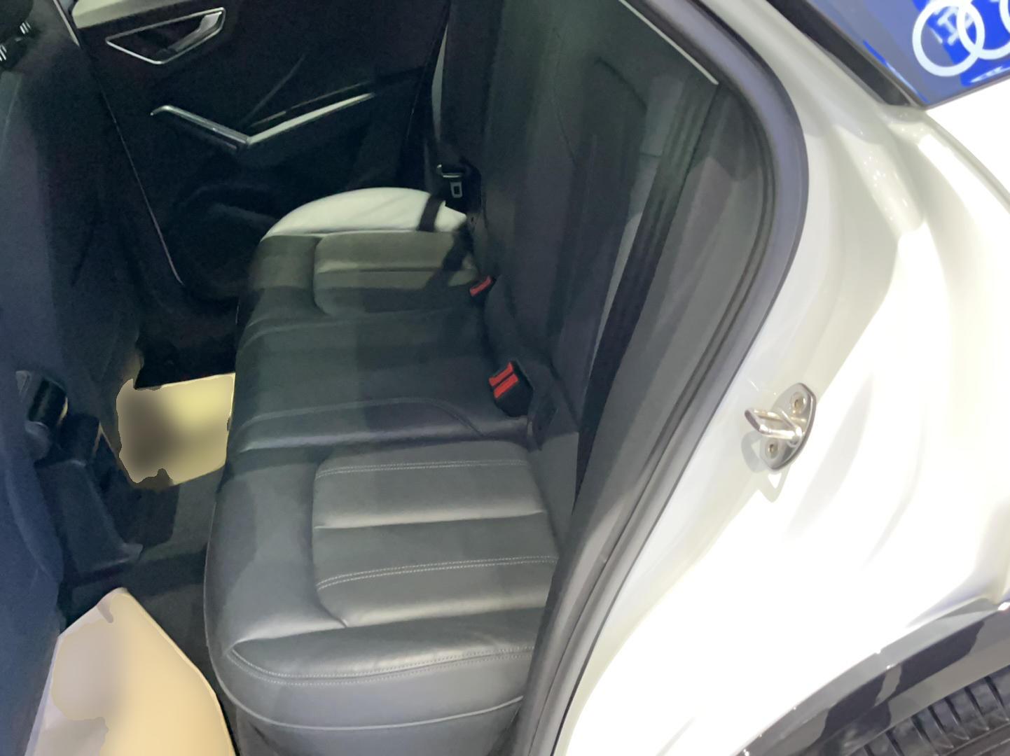 奥迪Q2L 2022款 35 TFSI 时尚致雅型