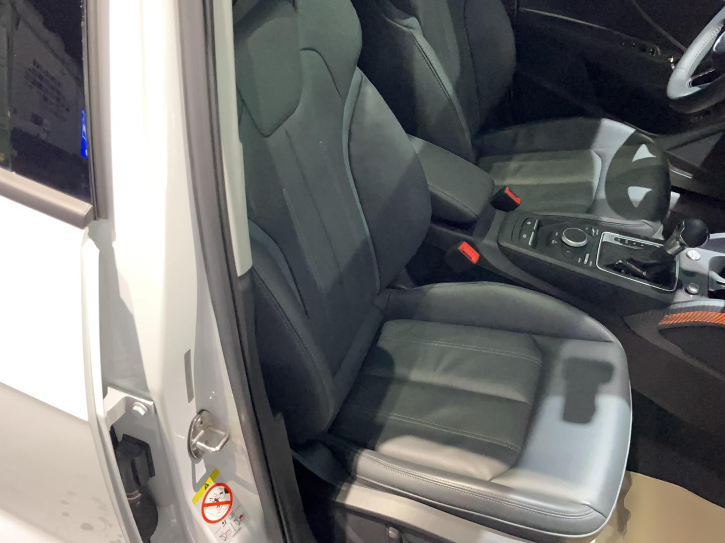 奥迪Q2L 2022款 35 TFSI 时尚致雅型