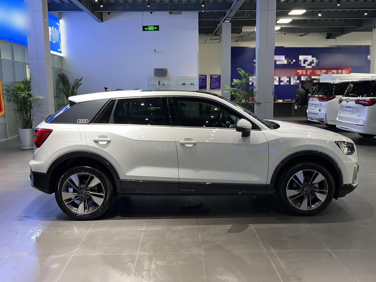 奥迪Q2L 2022款 35 TFSI 时尚致雅型