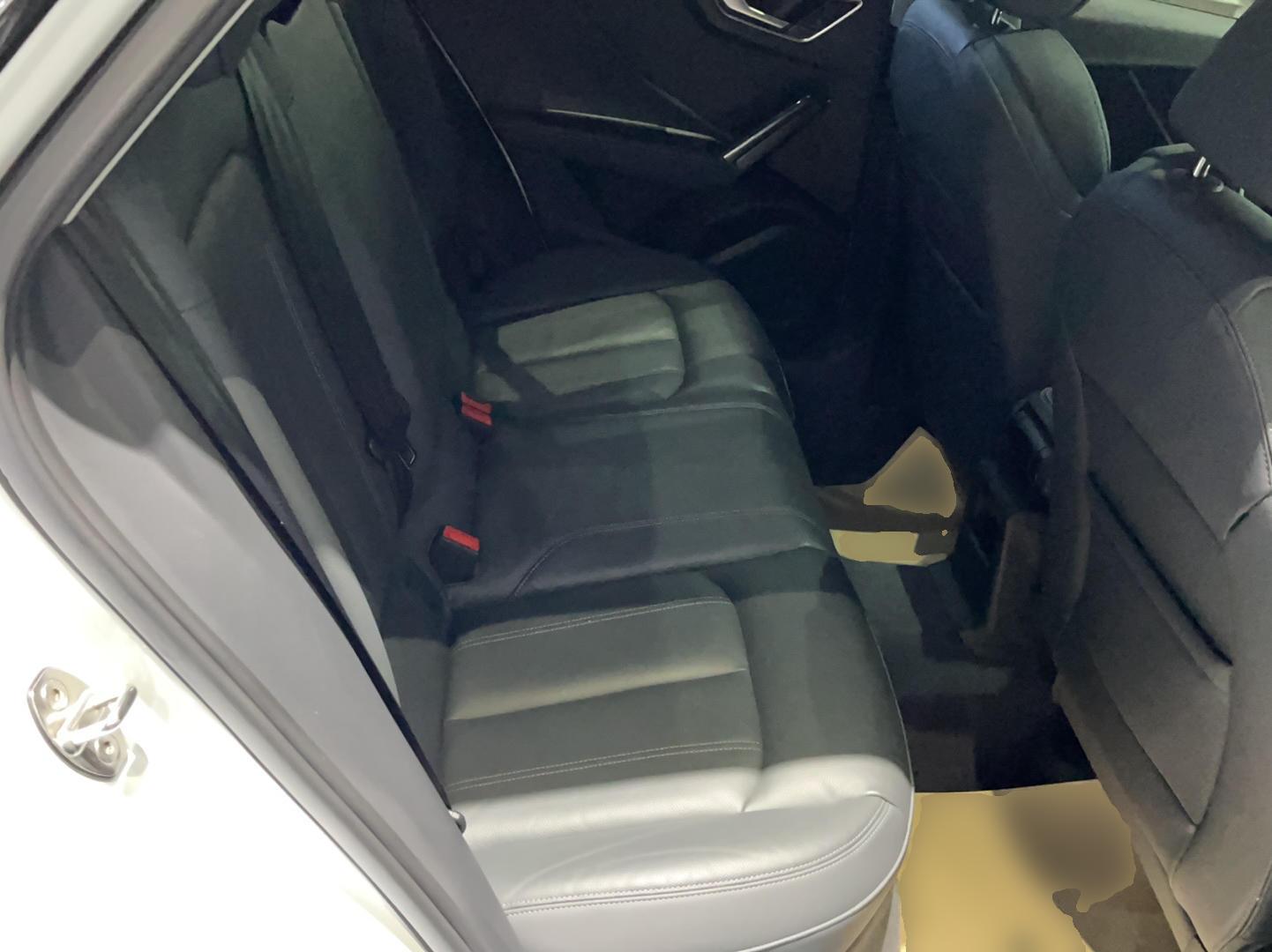 奥迪Q2L 2022款 35 TFSI 时尚致雅型