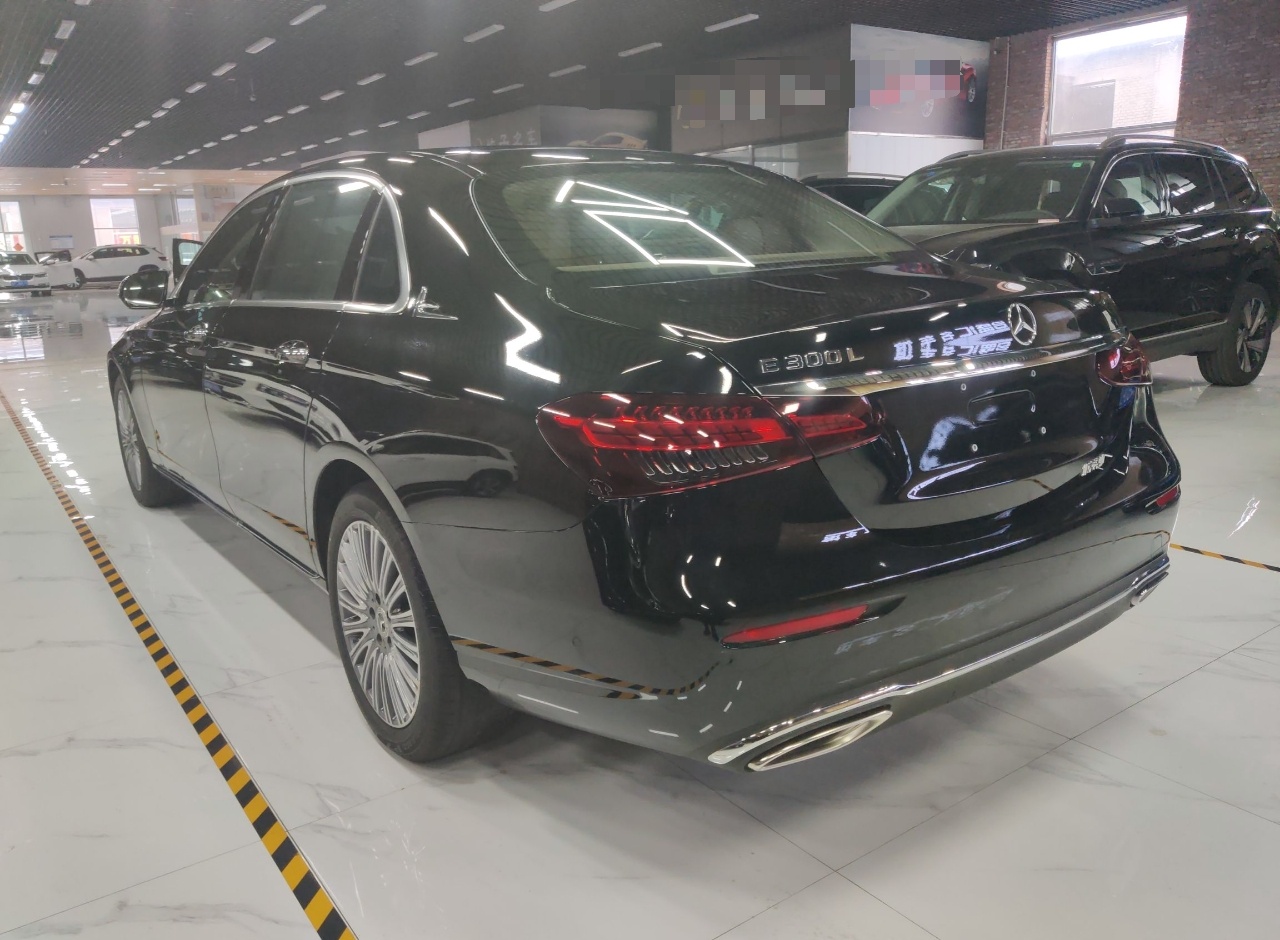 奔驰E级 2023款 E 300 L 豪华型