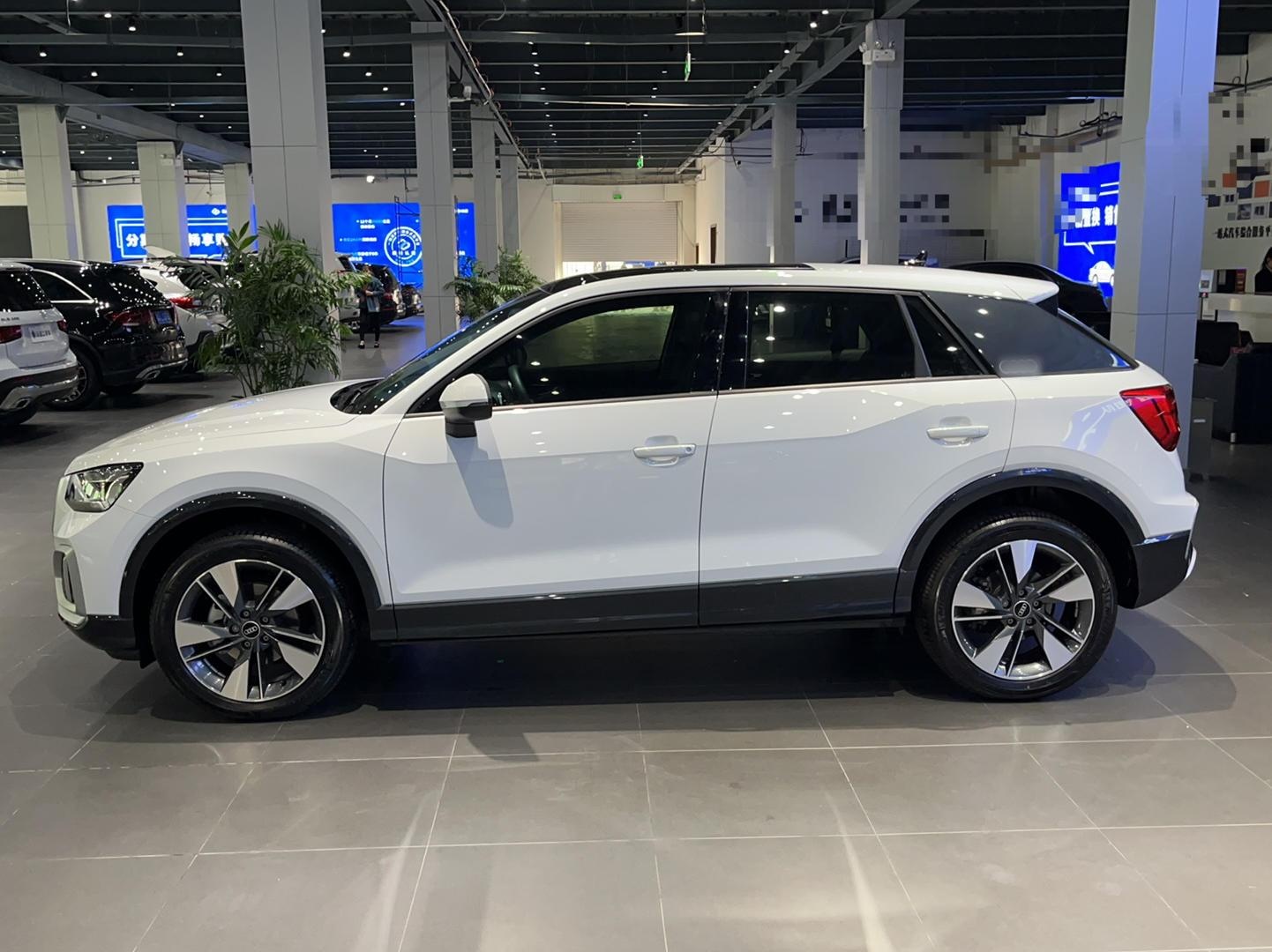 奥迪Q2L 2022款 35 TFSI 时尚致雅型
