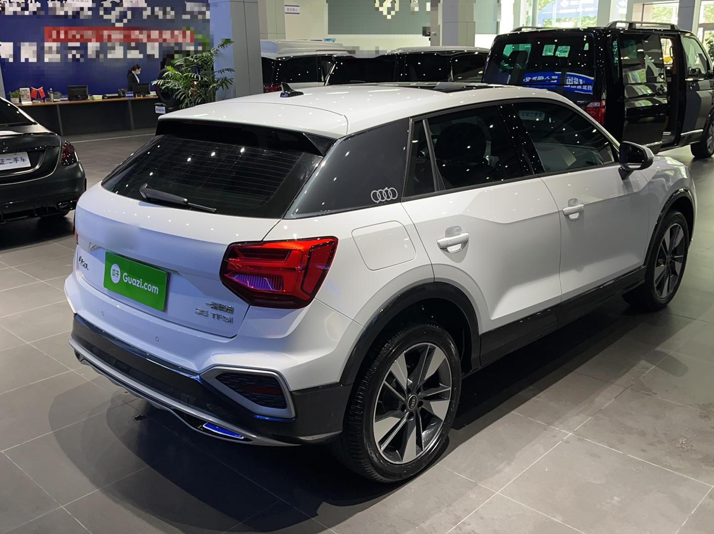 奥迪Q2L 2022款 35 TFSI 时尚致雅型