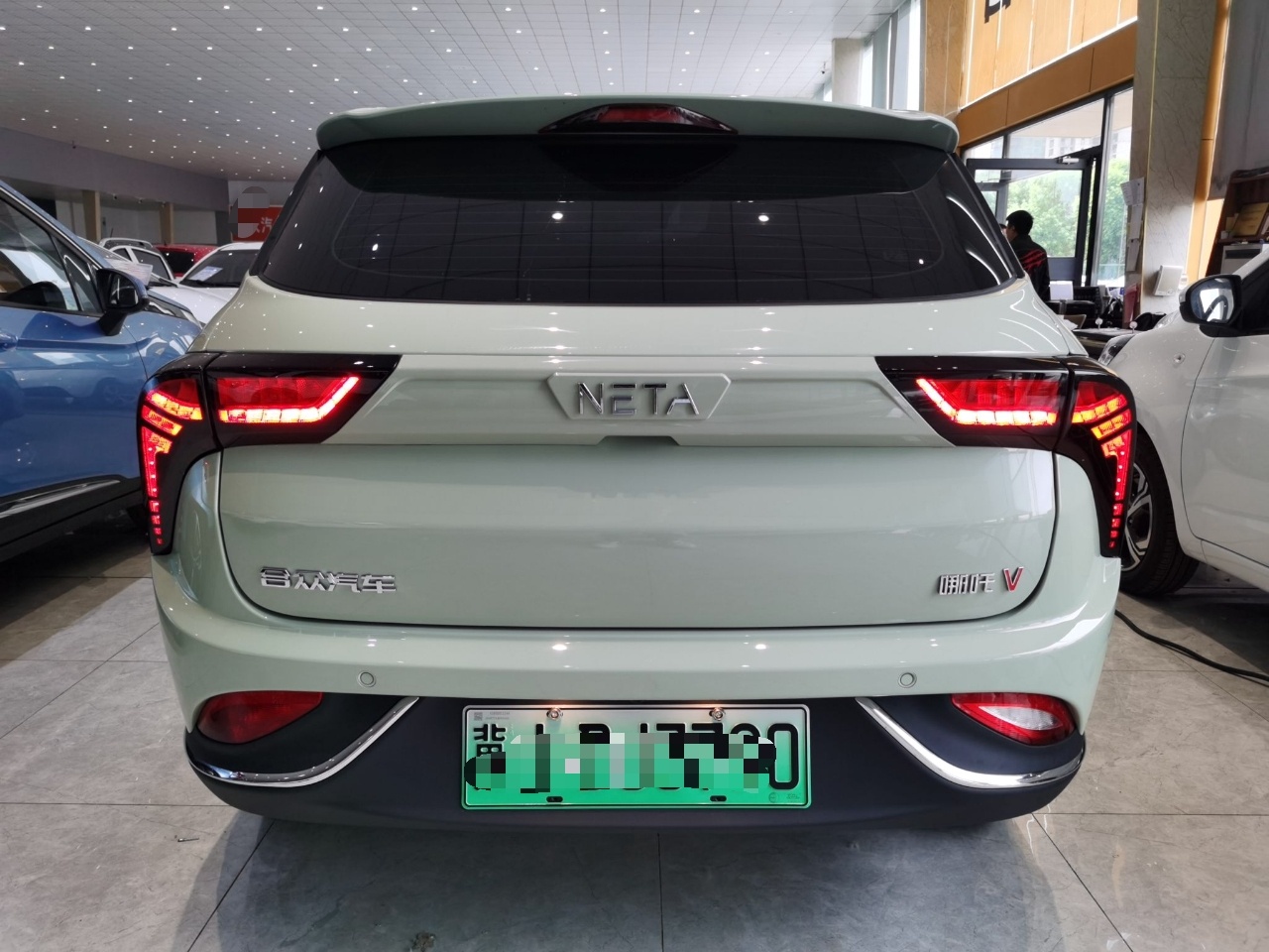 哪吒汽车 哪吒V 2022款 潮 400 Lite