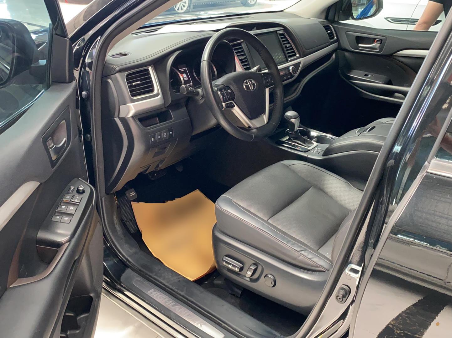 丰田 汉兰达 2018款 2.0T 四驱尊贵版 7座 国V
