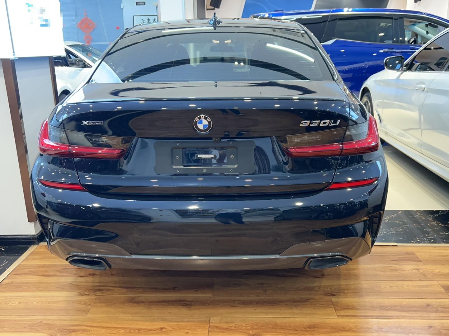 宝马3系 2022款 330Li xDrive M运动曜夜套装