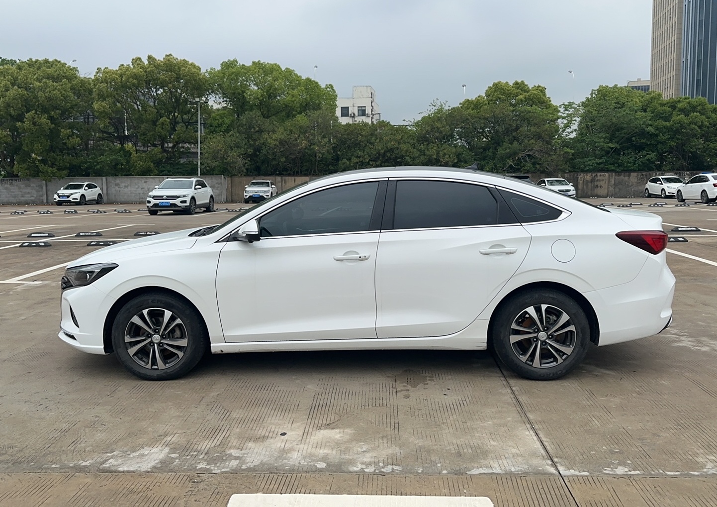 长安 逸动 2021款 PLUS 蓝鲸NE 1.4T GDI DCT尊贵型