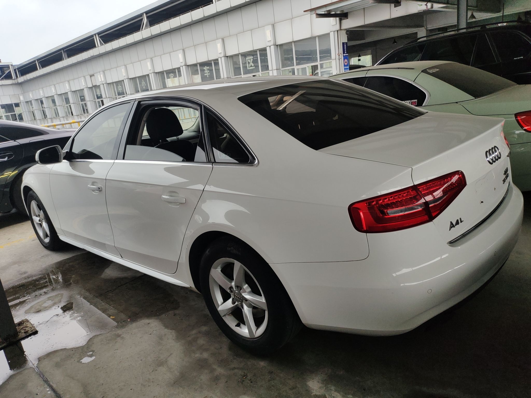 奥迪A4L 2013款 35 TFSI 自动标准型