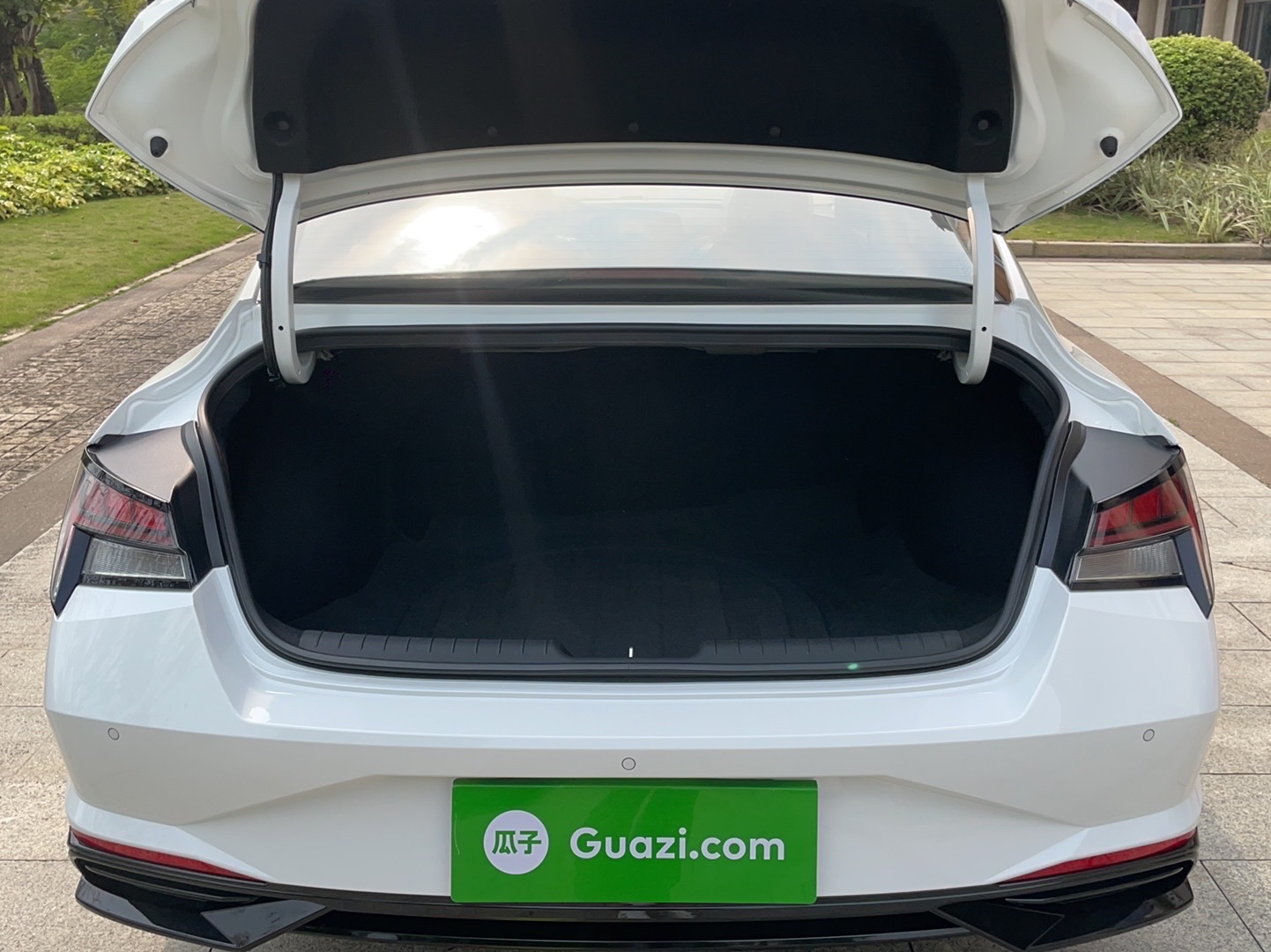 现代 伊兰特 2022款 1.5L CVT LUX尊贵版