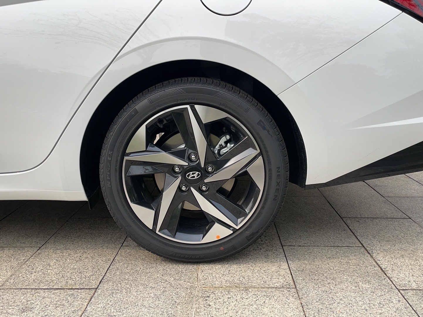 现代 伊兰特 2022款 1.5L CVT LUX尊贵版