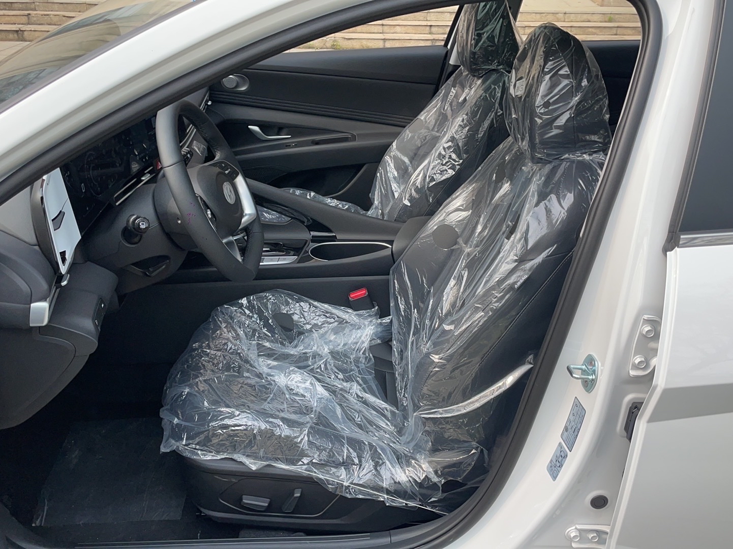 现代 伊兰特 2022款 1.5L CVT LUX尊贵版