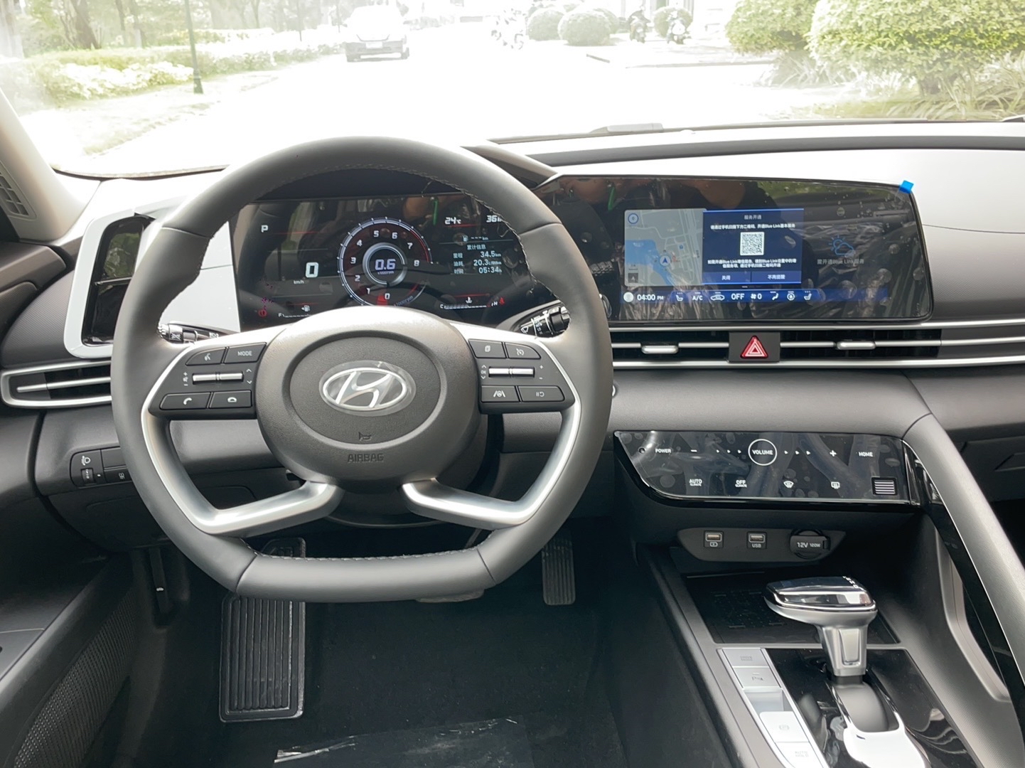 现代 伊兰特 2022款 1.5L CVT LUX尊贵版