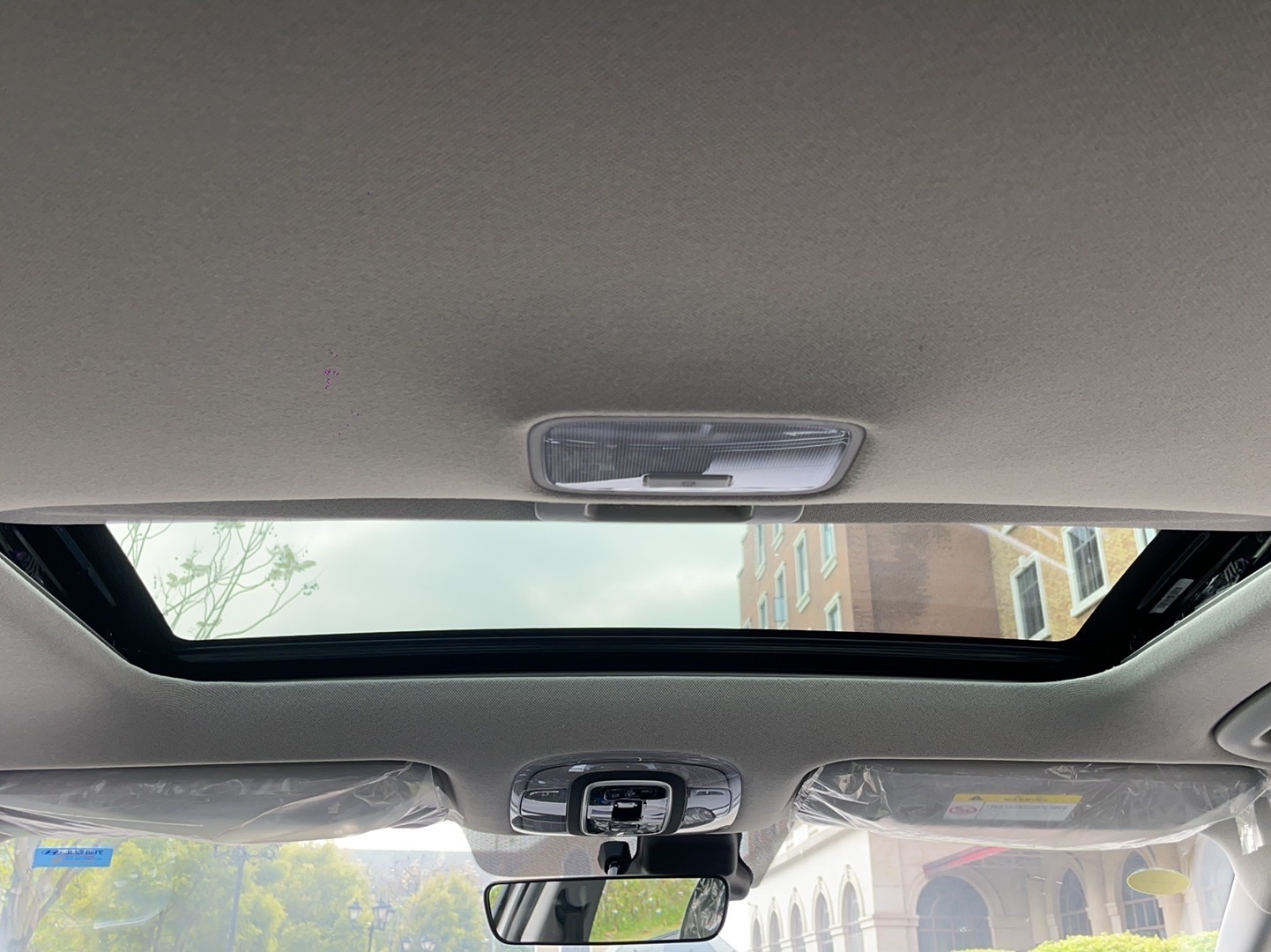 现代 伊兰特 2022款 1.5L CVT LUX尊贵版