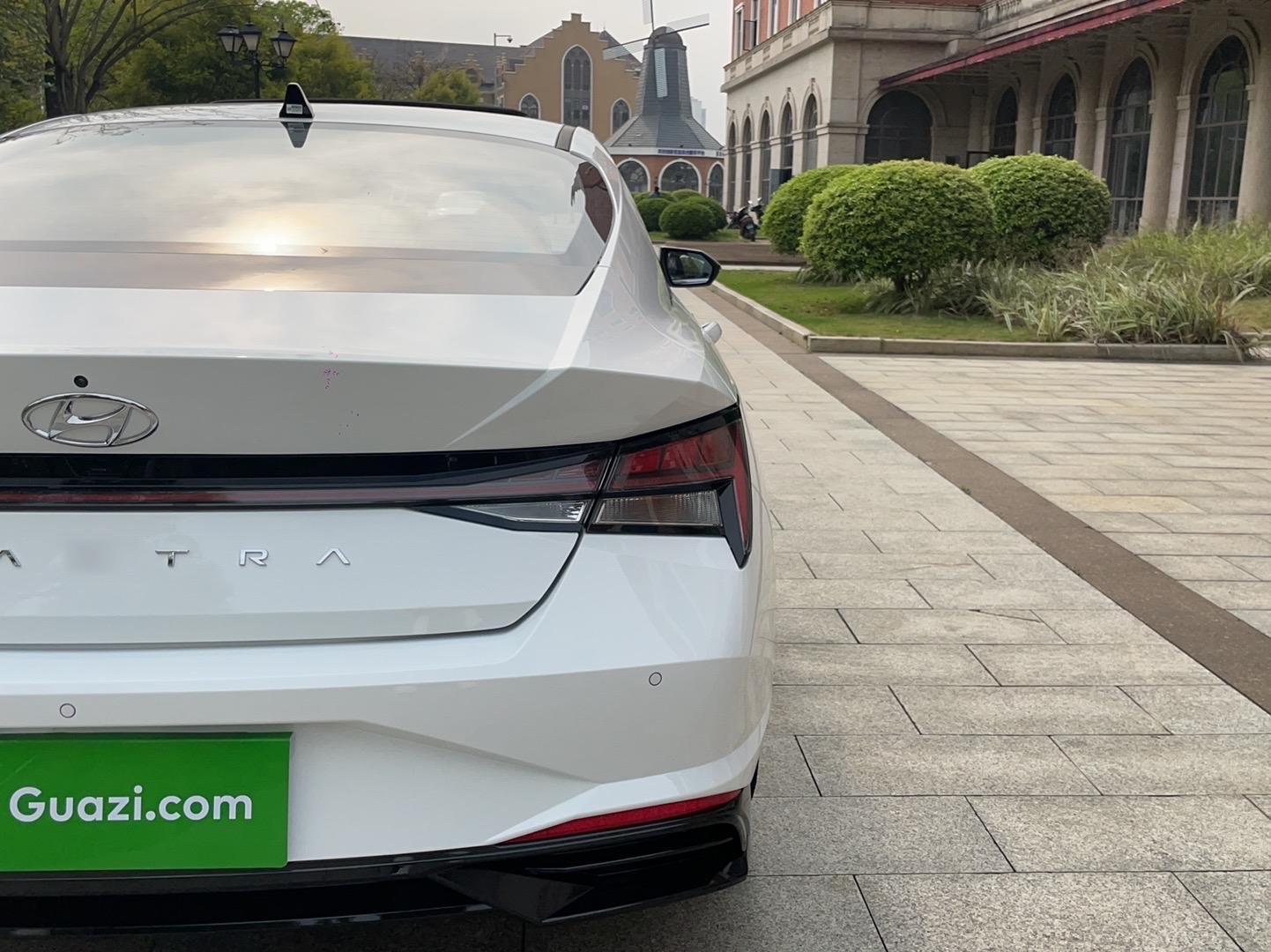 现代 伊兰特 2022款 1.5L CVT LUX尊贵版