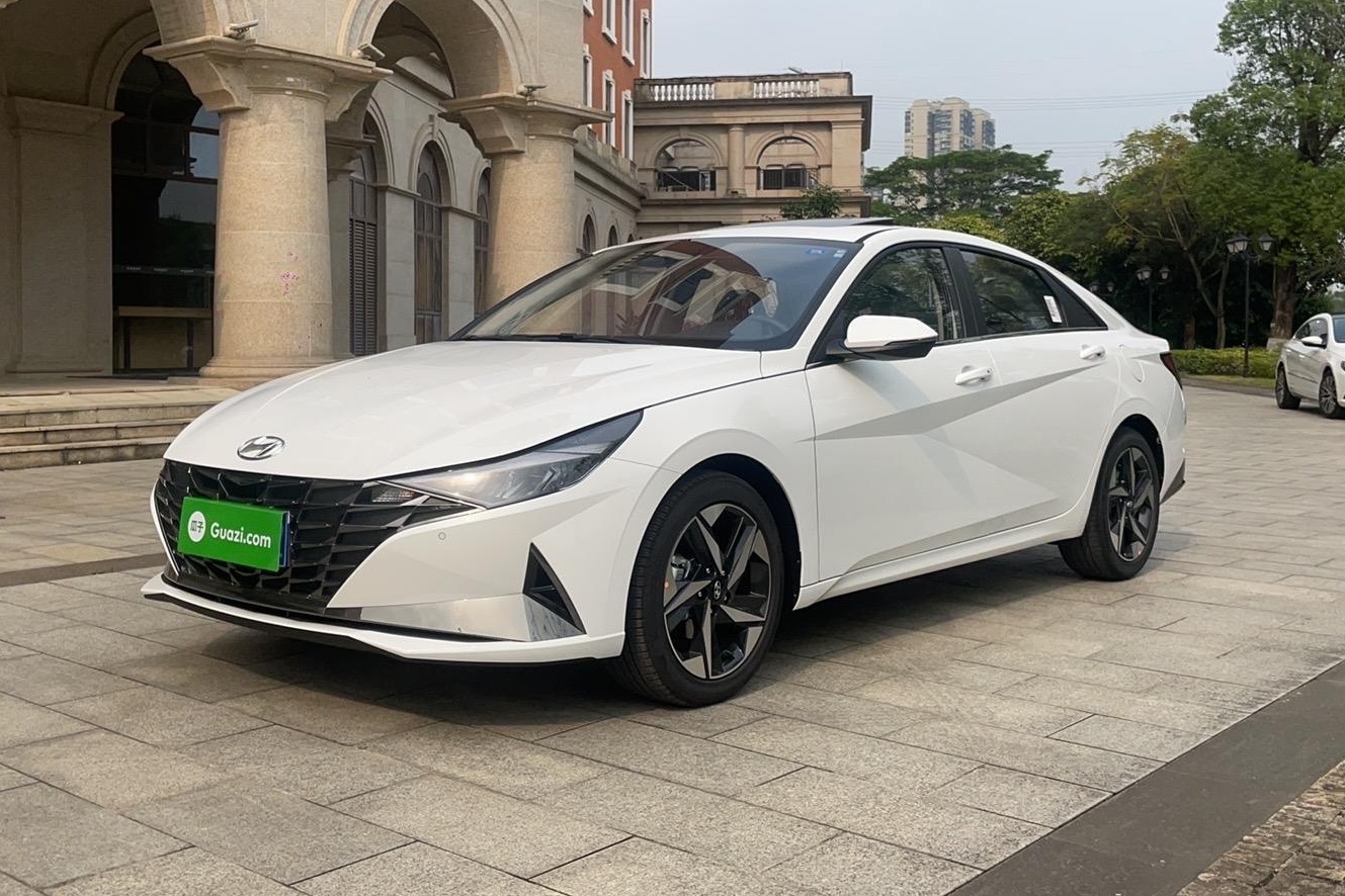 现代 伊兰特 2022款 1.5L CVT LUX尊贵版