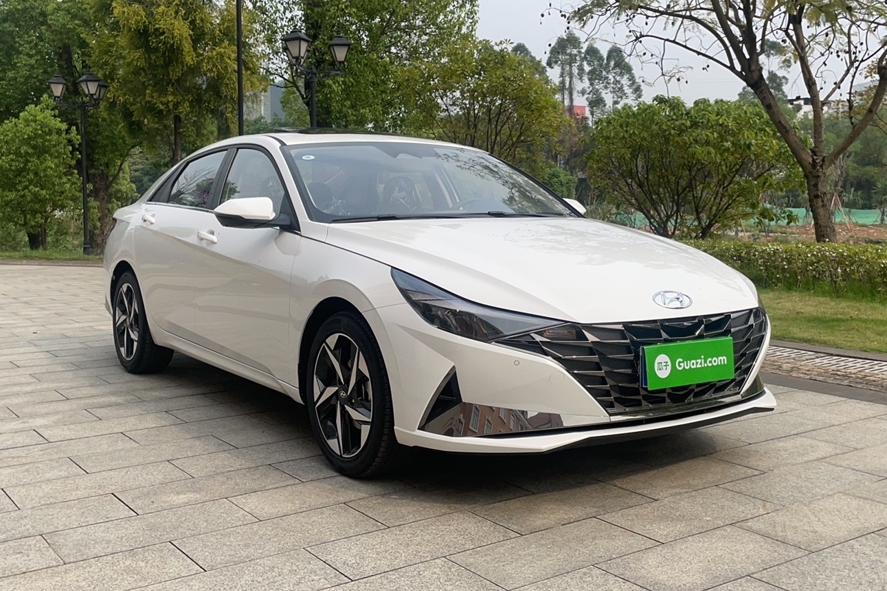 现代 伊兰特 2022款 1.5L CVT LUX尊贵版