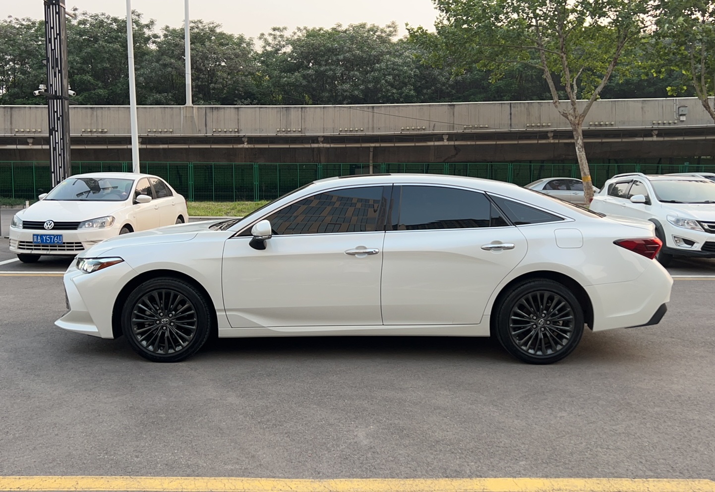 丰田 亚洲龙 2019款 2.0L XLE尊享版