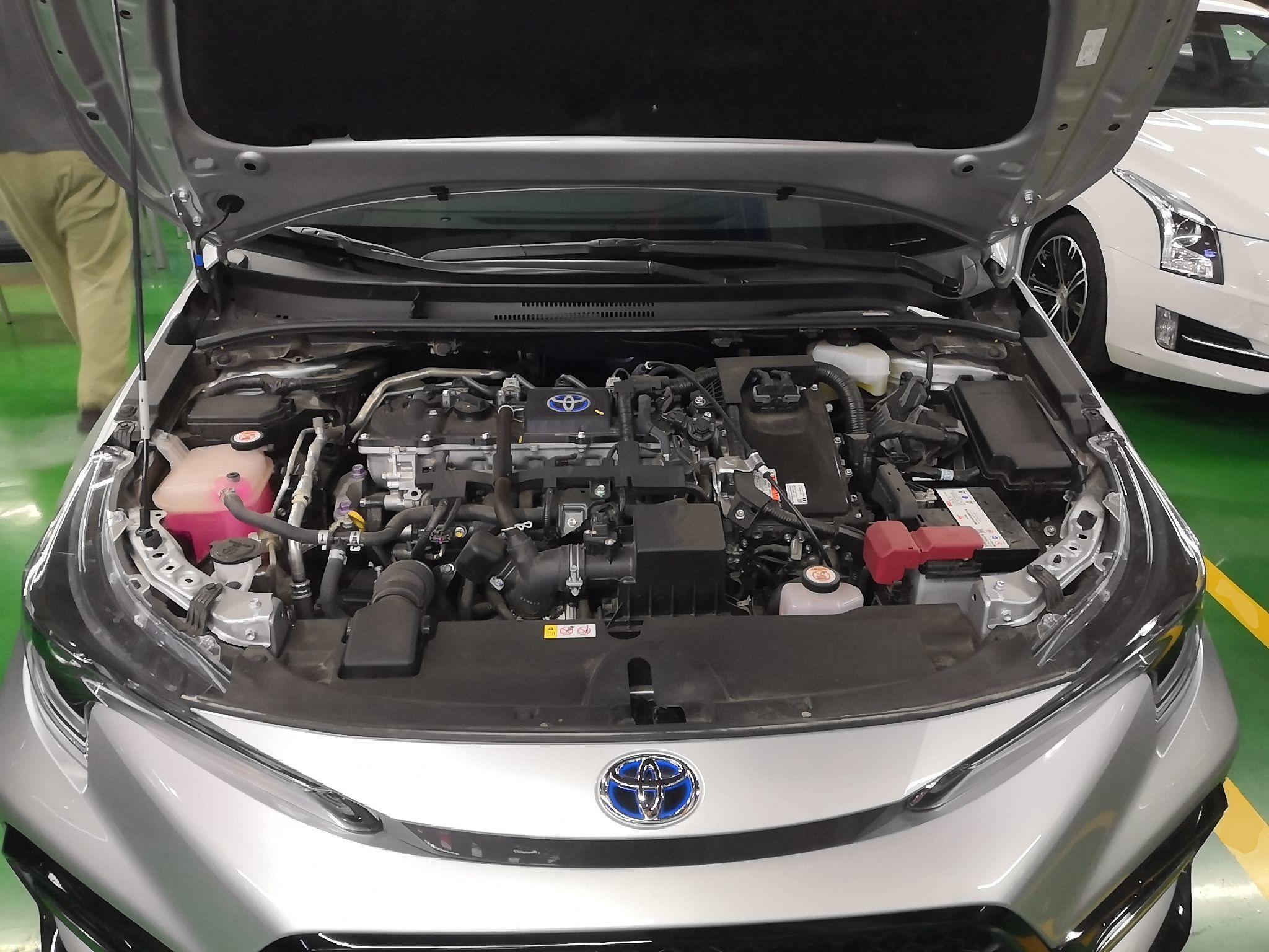 丰田 雷凌 2022款 双擎 1.8H E-CVT运动版