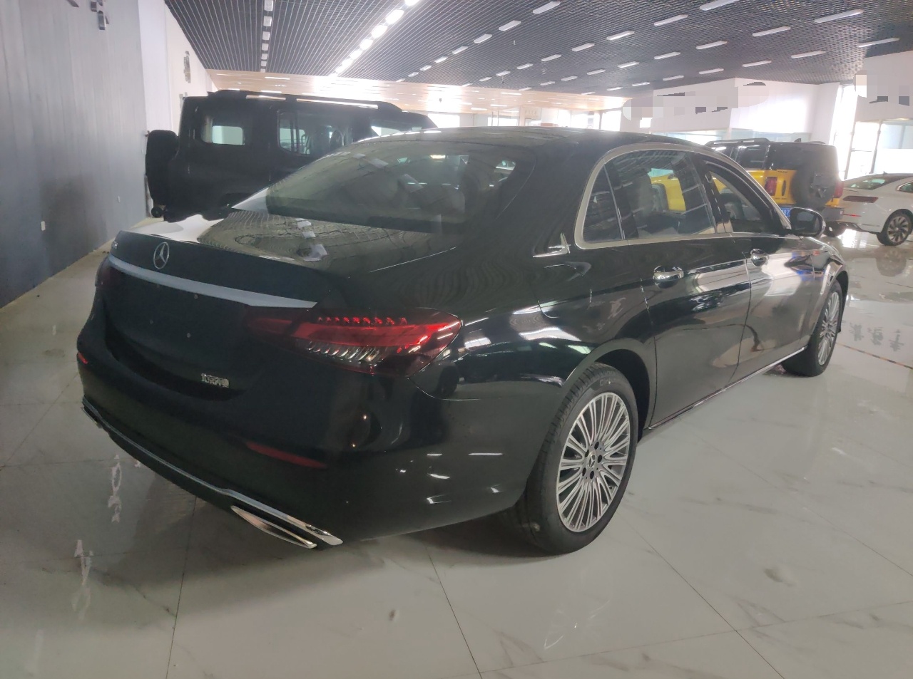 奔驰E级 2023款 E 300 L 时尚型