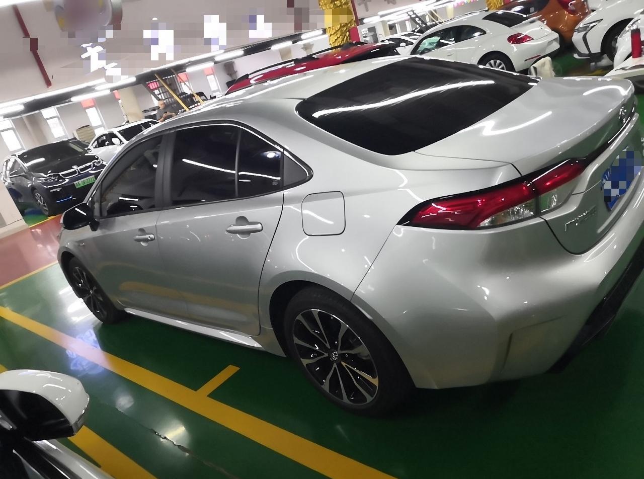 丰田 雷凌 2022款 双擎 1.8H E-CVT运动版