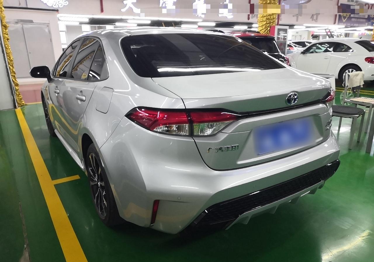 丰田 雷凌 2022款 双擎 1.8H E-CVT运动版