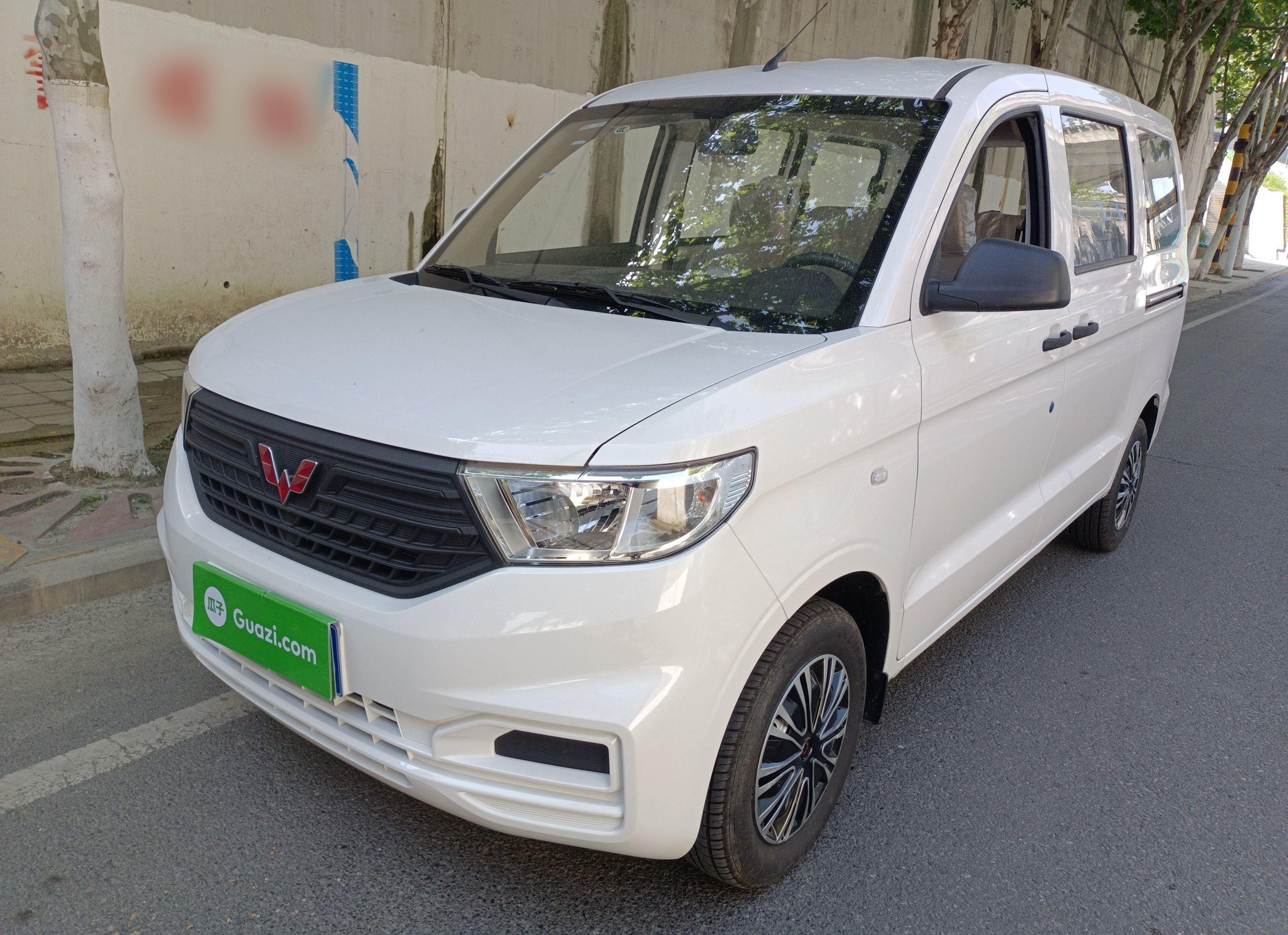 五菱汽车 五菱宏光V 2022款 1.5L劲取版液压助力LAR