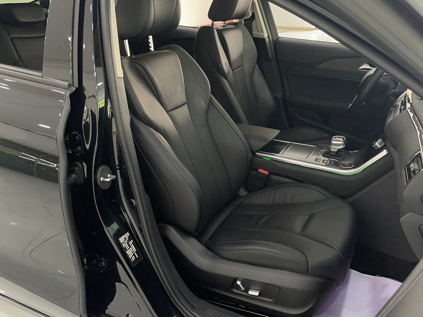 红旗H5 2022款 1.8T 自动智联旗领版