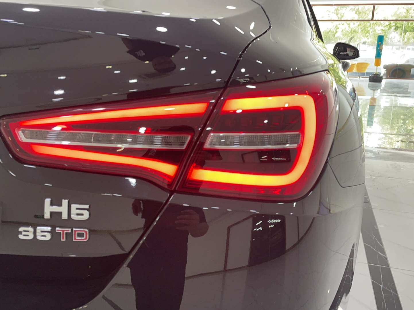 红旗H5 2022款 1.8T 自动智联旗领版