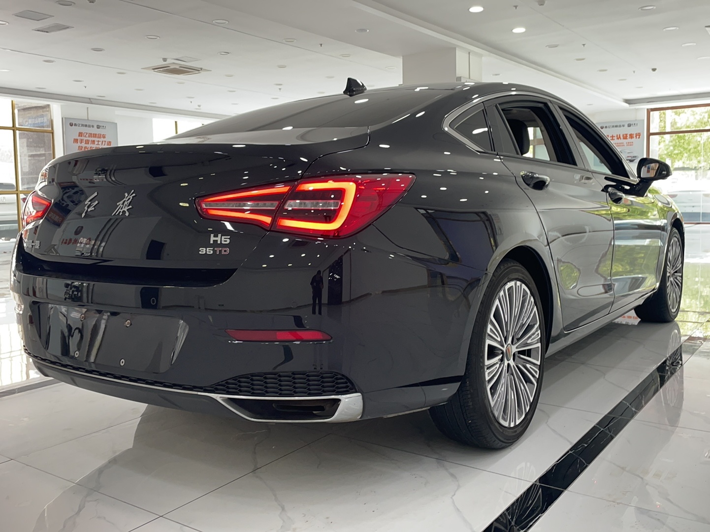 红旗H5 2022款 1.8T 自动智联旗领版