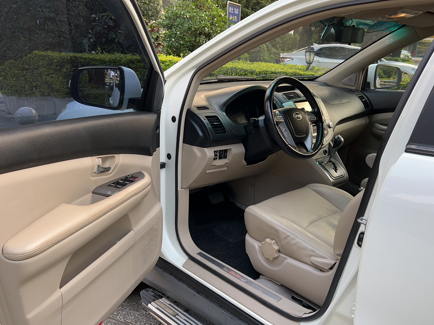 比亚迪S6 2013款 白金版 2.4L 自动尊享型