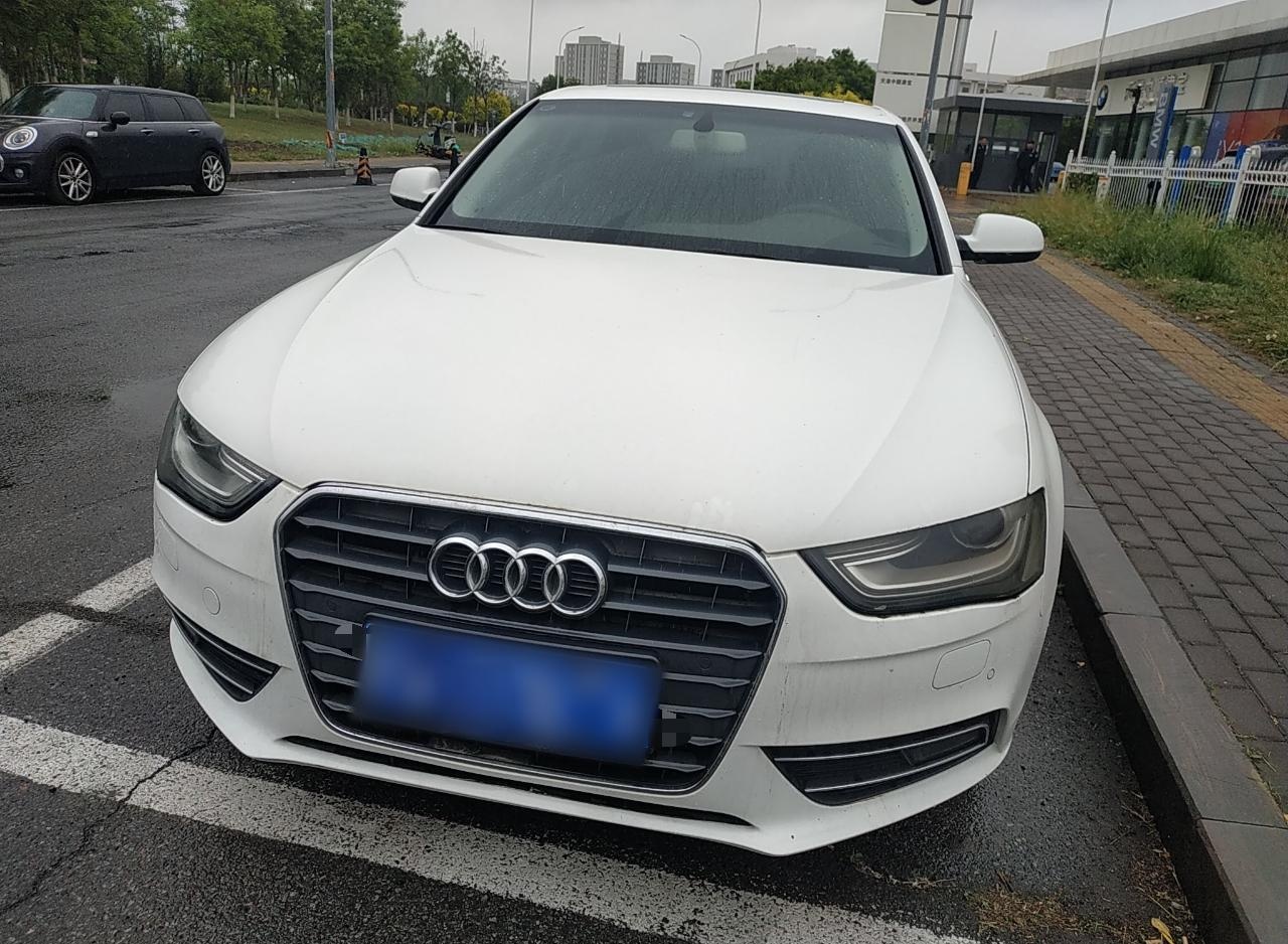 奥迪A4L 2013款 35 TFSI 自动标准型