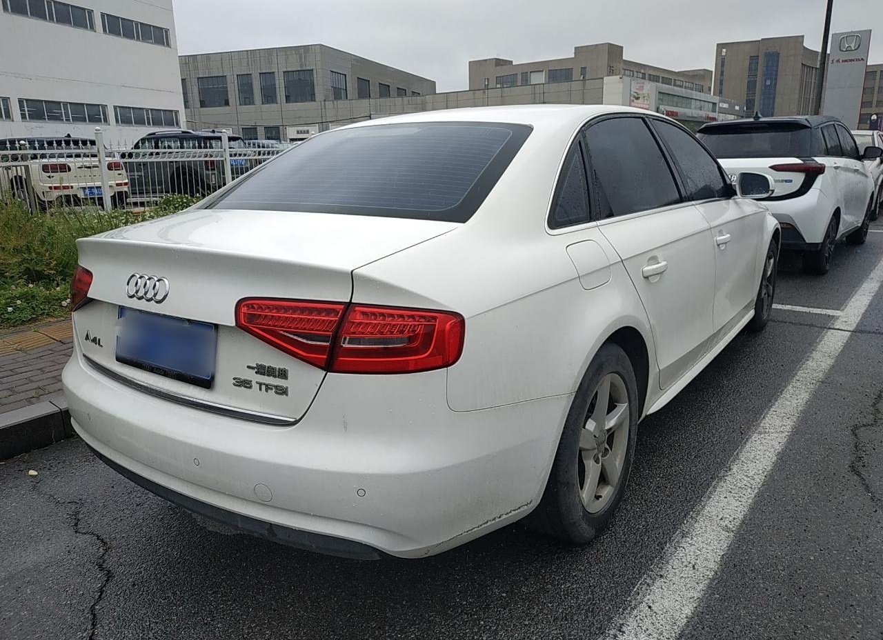 奥迪A4L 2013款 35 TFSI 自动标准型