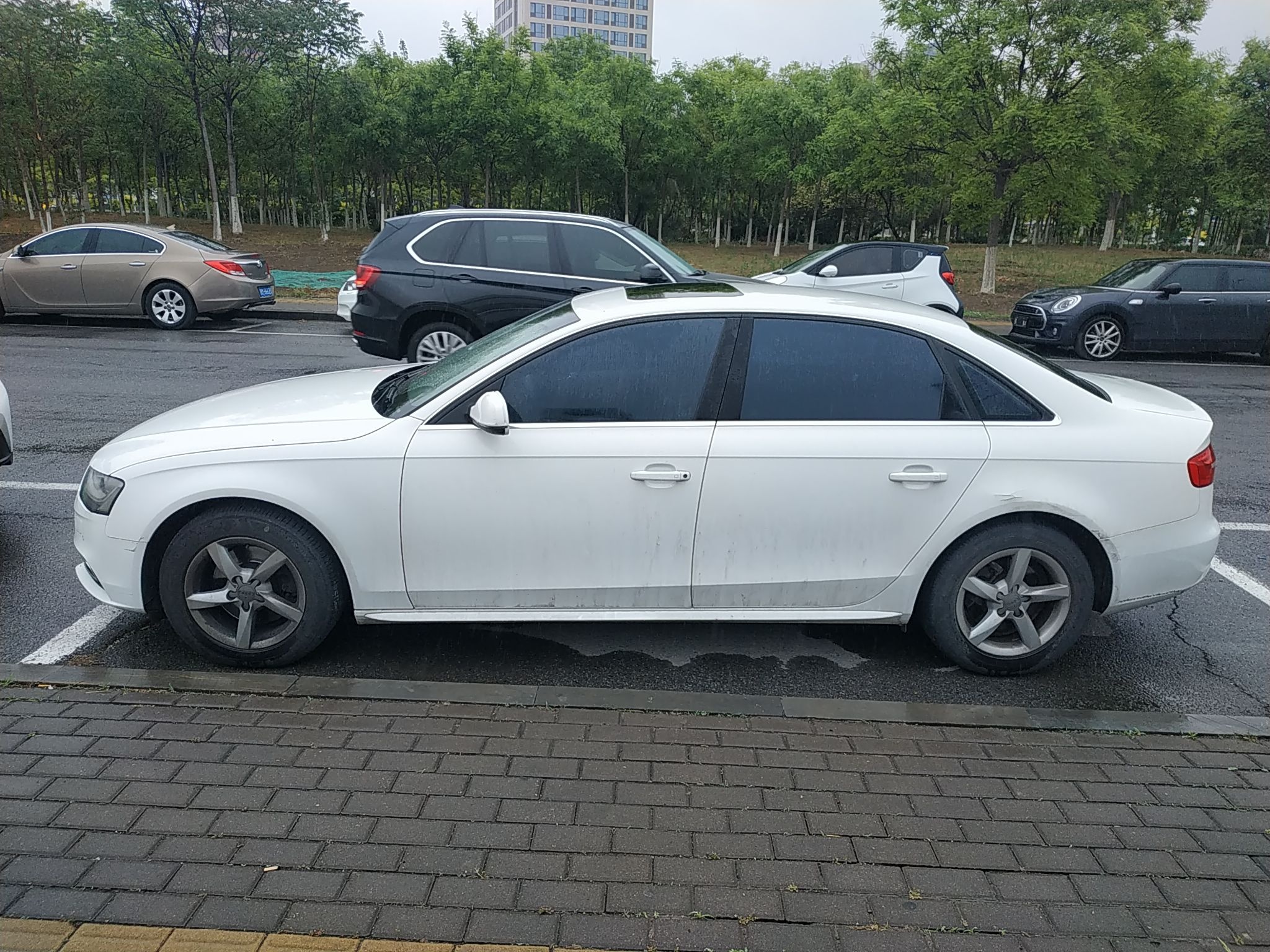 奥迪A4L 2013款 35 TFSI 自动标准型