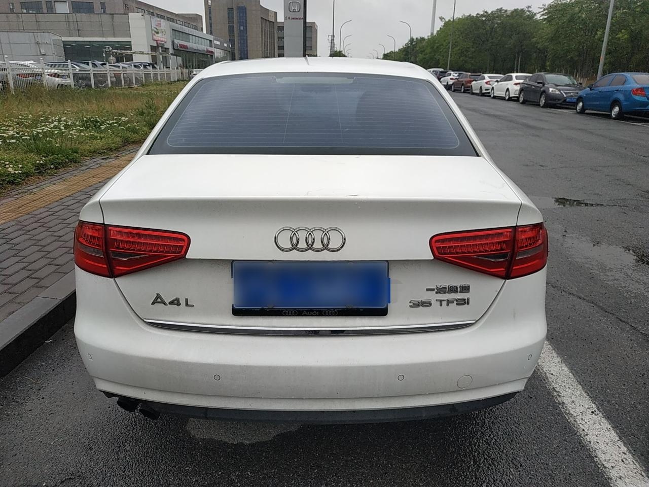 奥迪A4L 2013款 35 TFSI 自动标准型