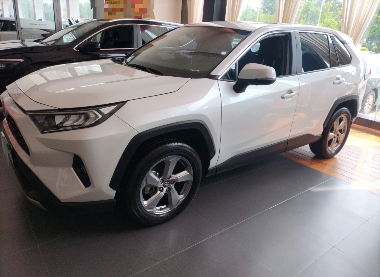 丰田 RAV4 2021款 2.0L CVT两驱风尚PLUS版