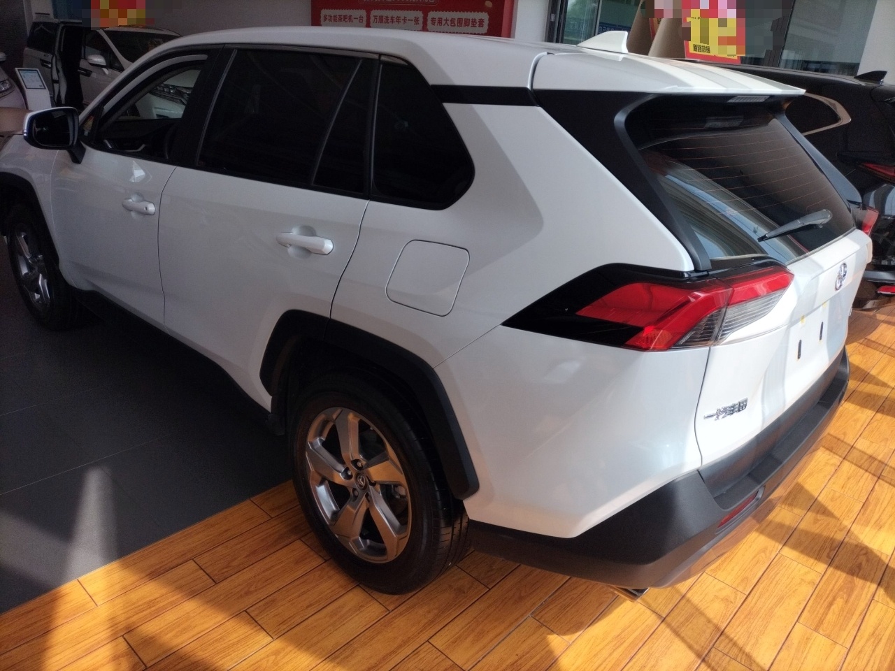 丰田 RAV4 2021款 2.0L CVT两驱风尚PLUS版