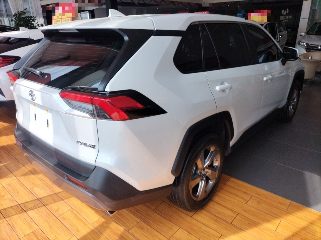 丰田 RAV4 2021款 2.0L CVT两驱风尚PLUS版