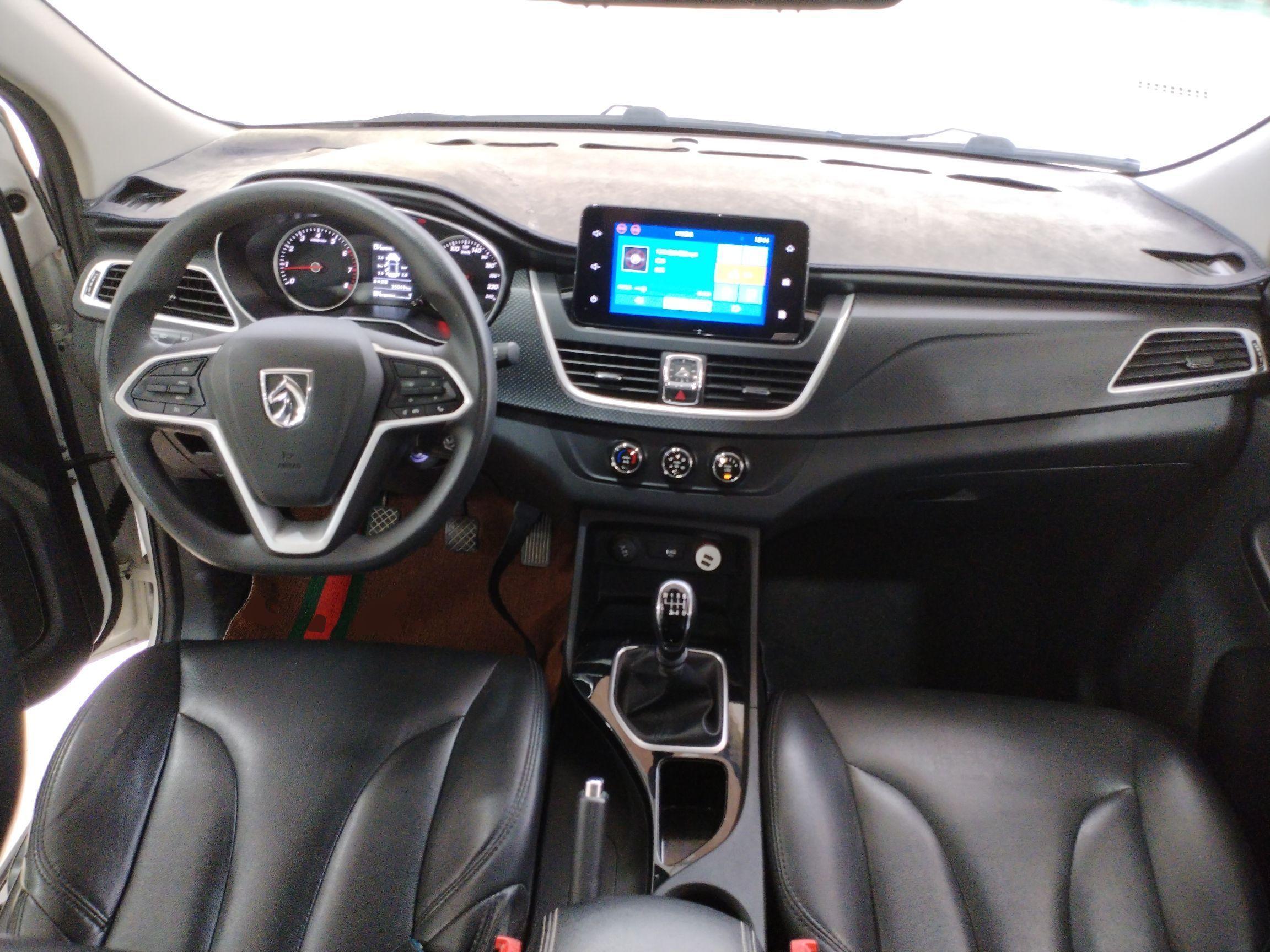 宝骏730 2021款 1.5L 手动时尚型 7座