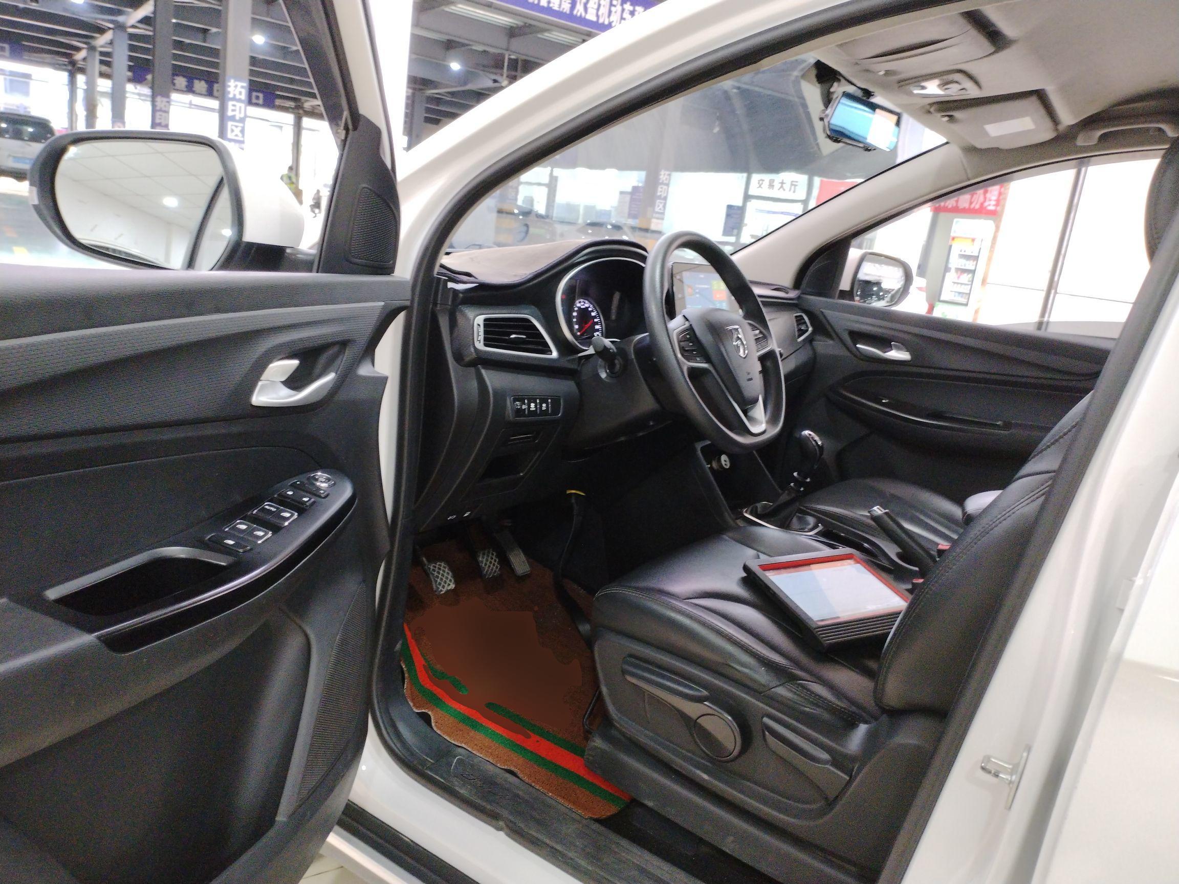 宝骏730 2021款 1.5L 手动时尚型 7座