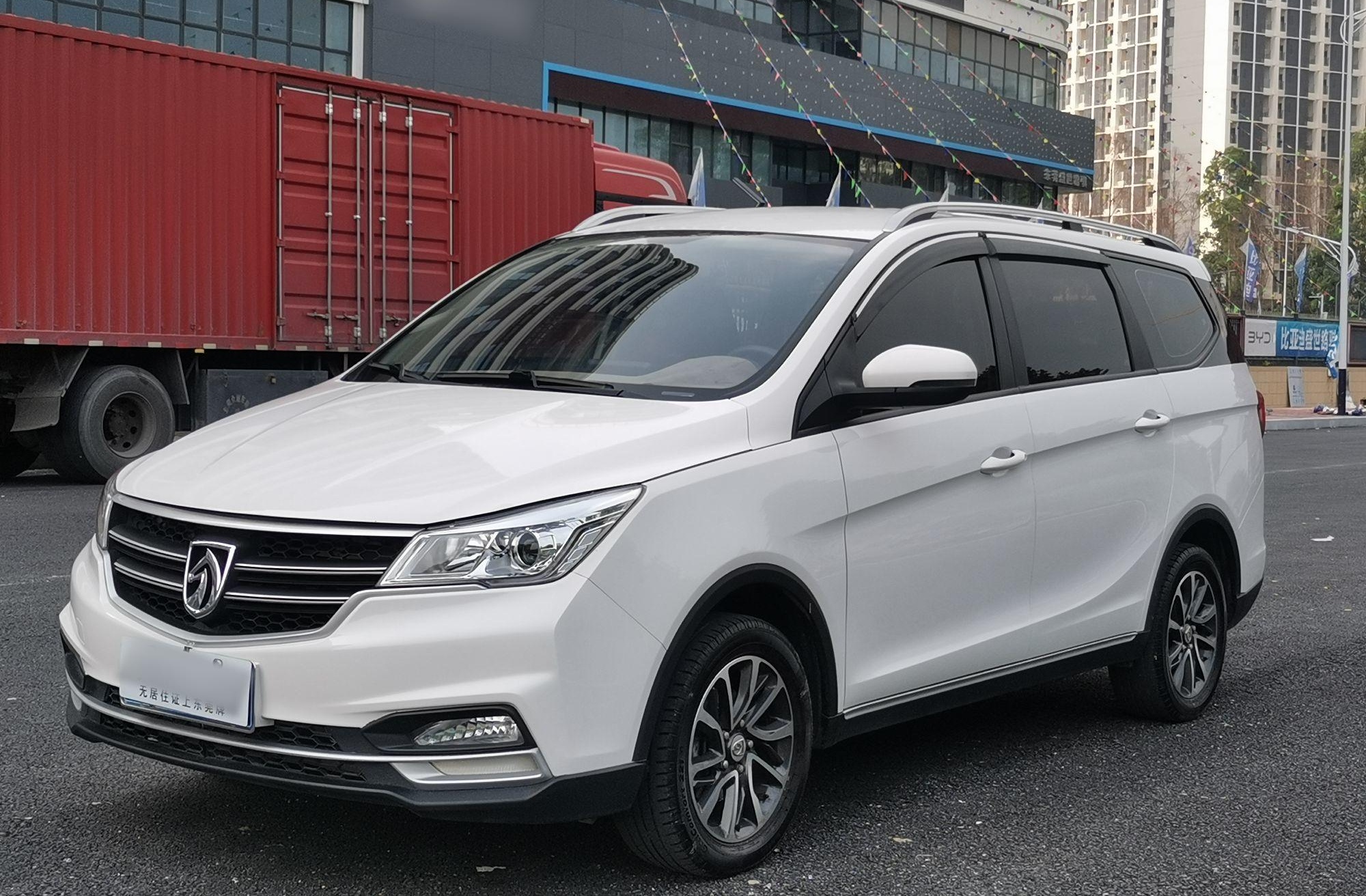 宝骏730 2021款 1.5L 手动时尚型 7座