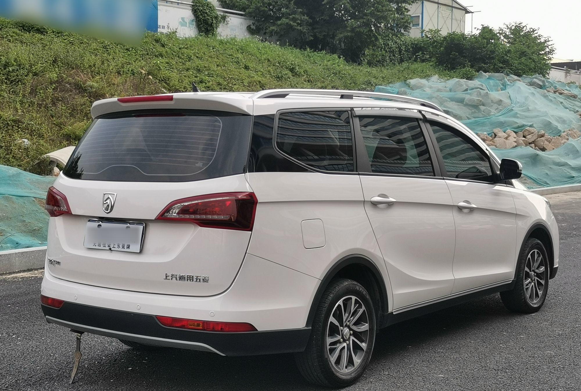 宝骏730 2021款 1.5L 手动时尚型 7座