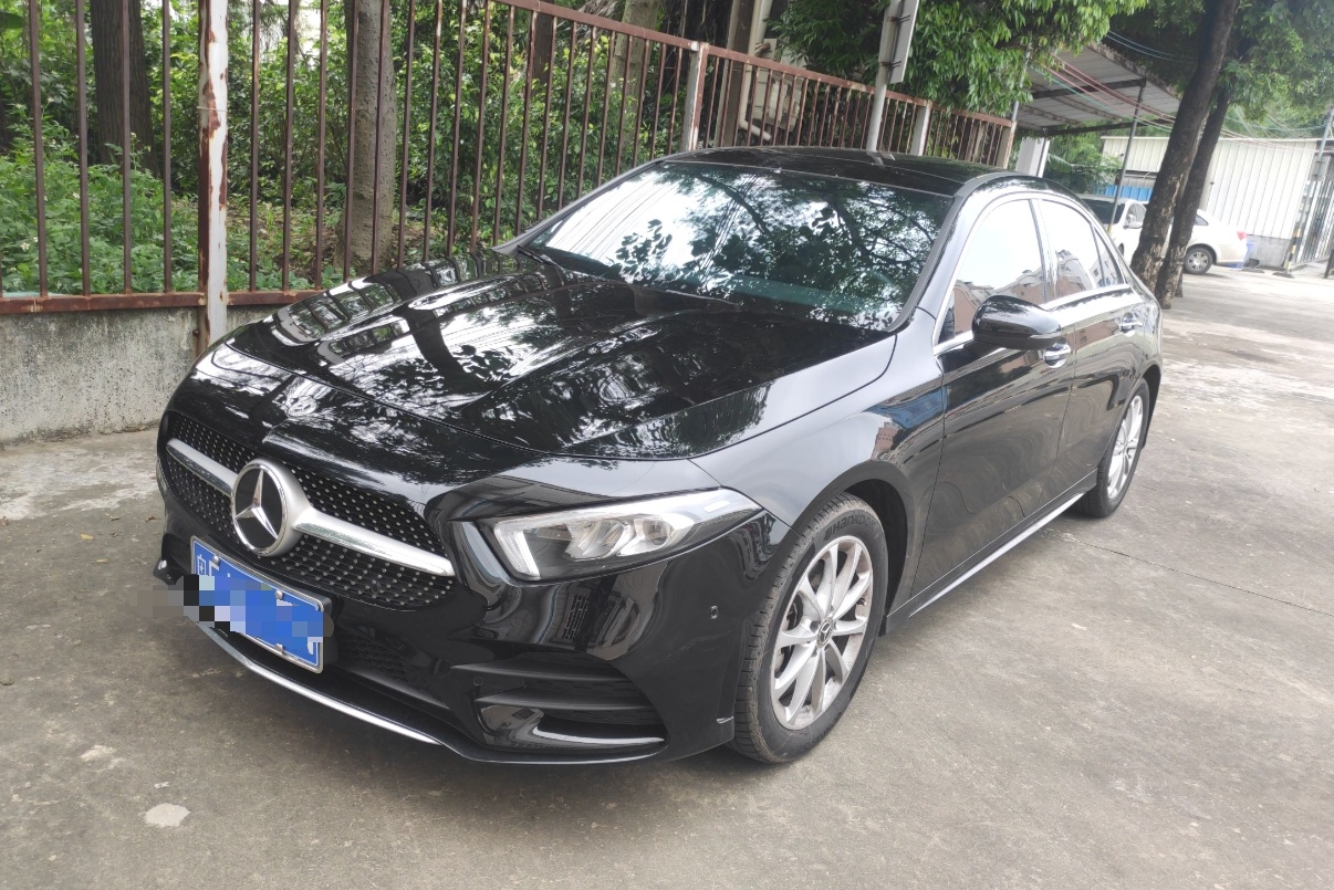 奔驰A级 2022款 A 200 L 运动轿车动感型
