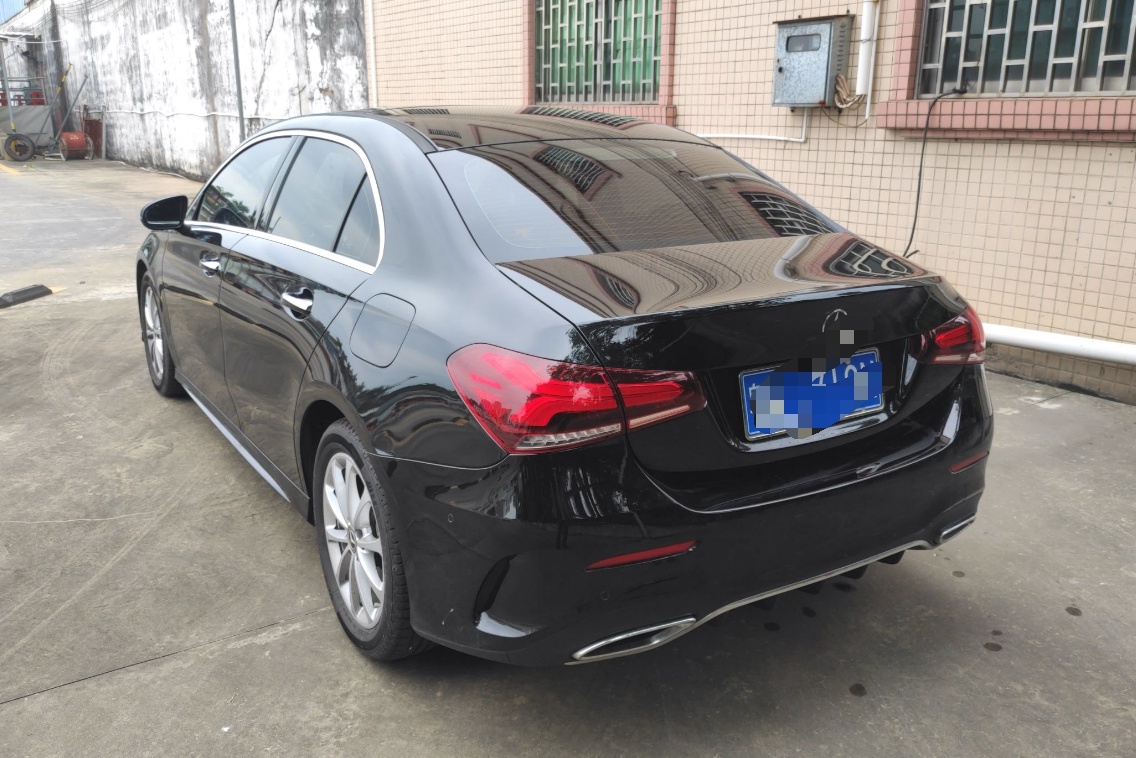 奔驰A级 2022款 A 200 L 运动轿车动感型