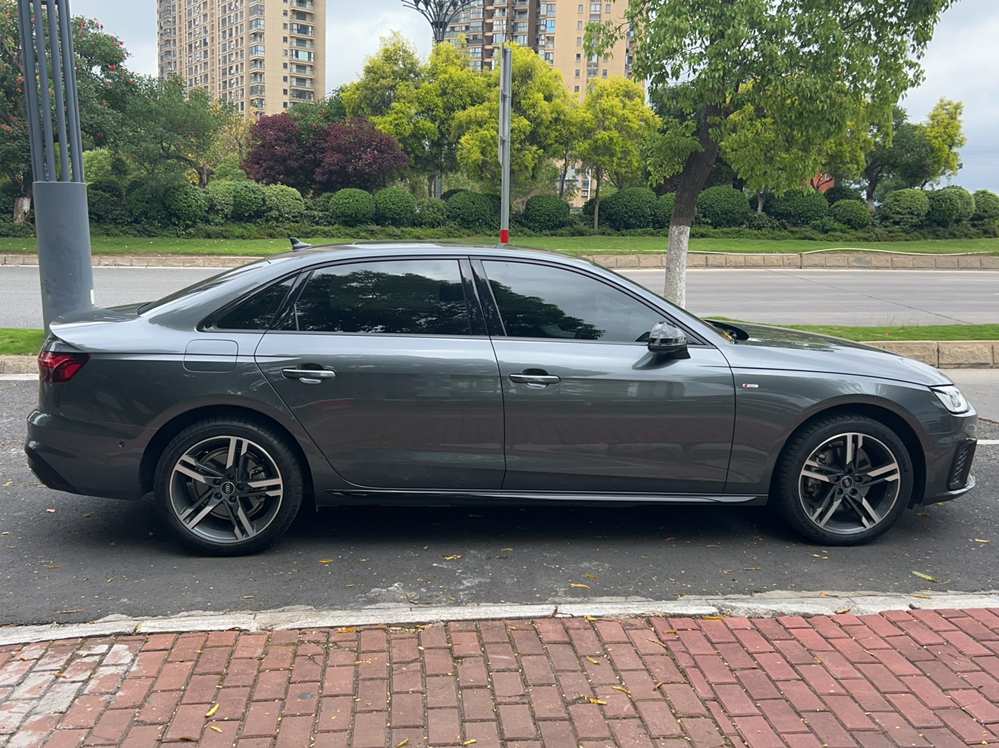 奥迪A4L 2022款 40 TFSI 豪华动感型