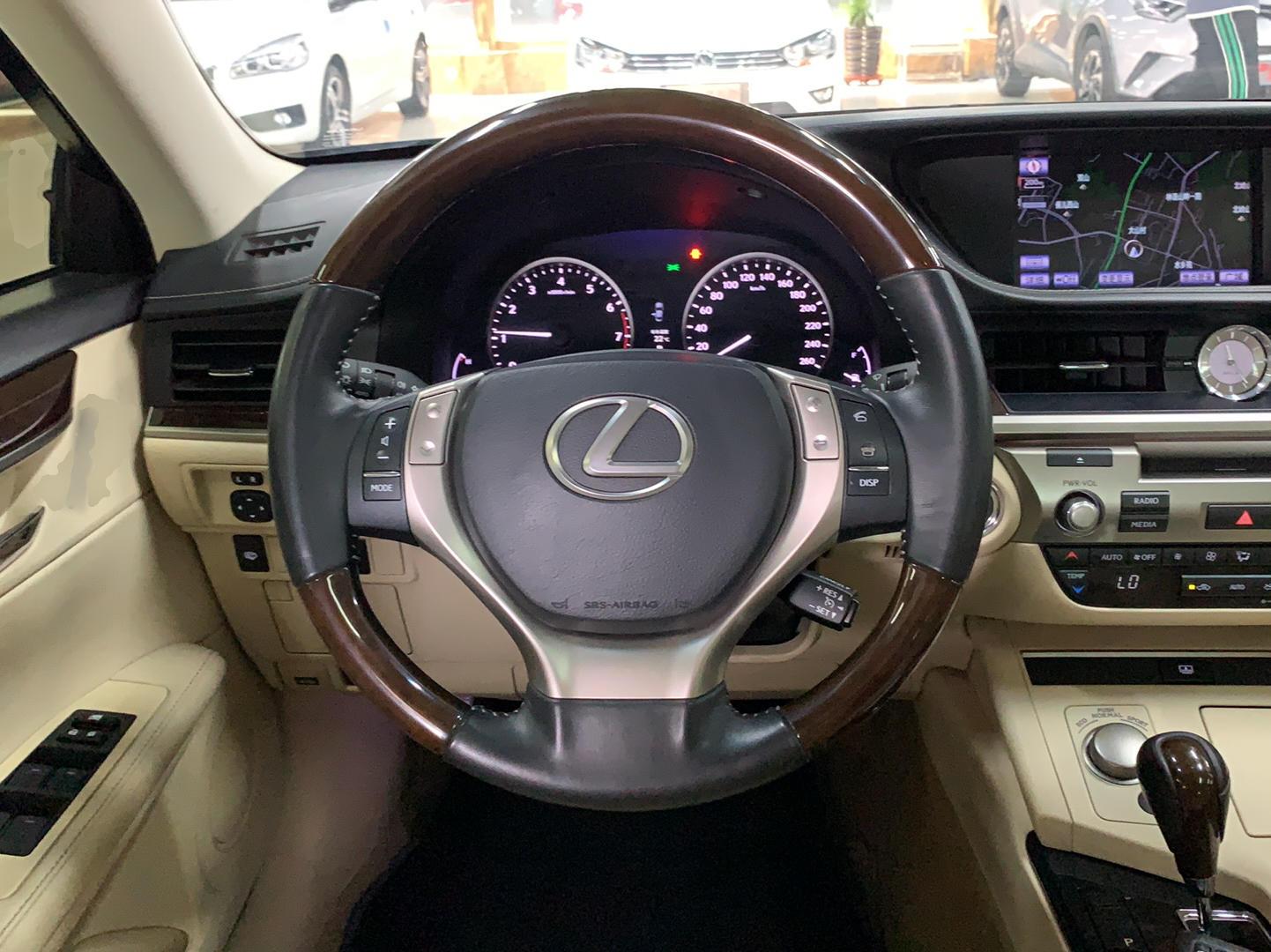 雷克萨斯ES 2013款 250 典雅版