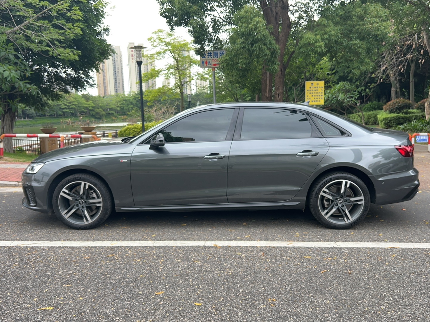 奥迪A4L 2022款 40 TFSI 豪华动感型