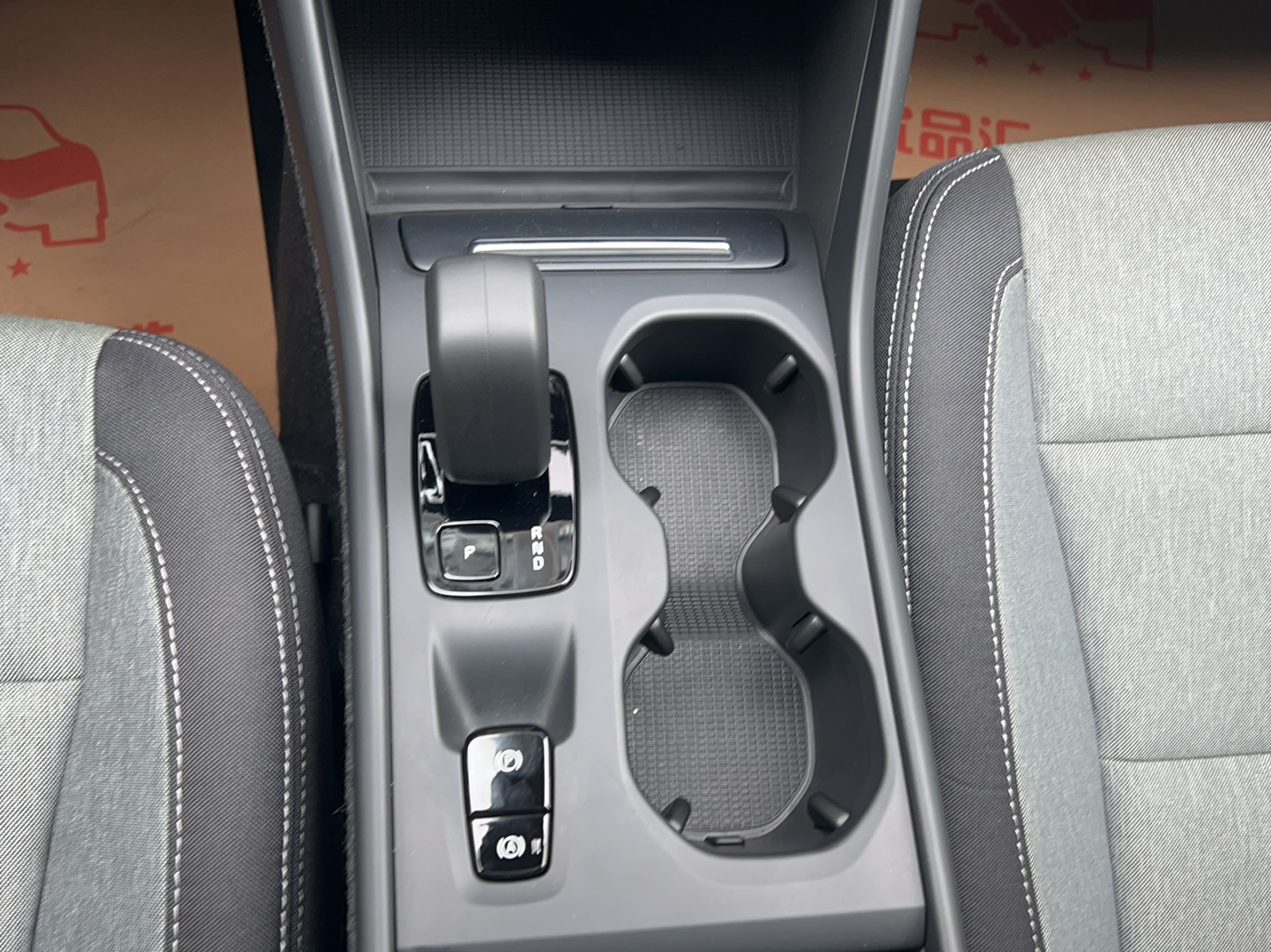 沃尔沃XC40 2023款 B3 智行时尚版