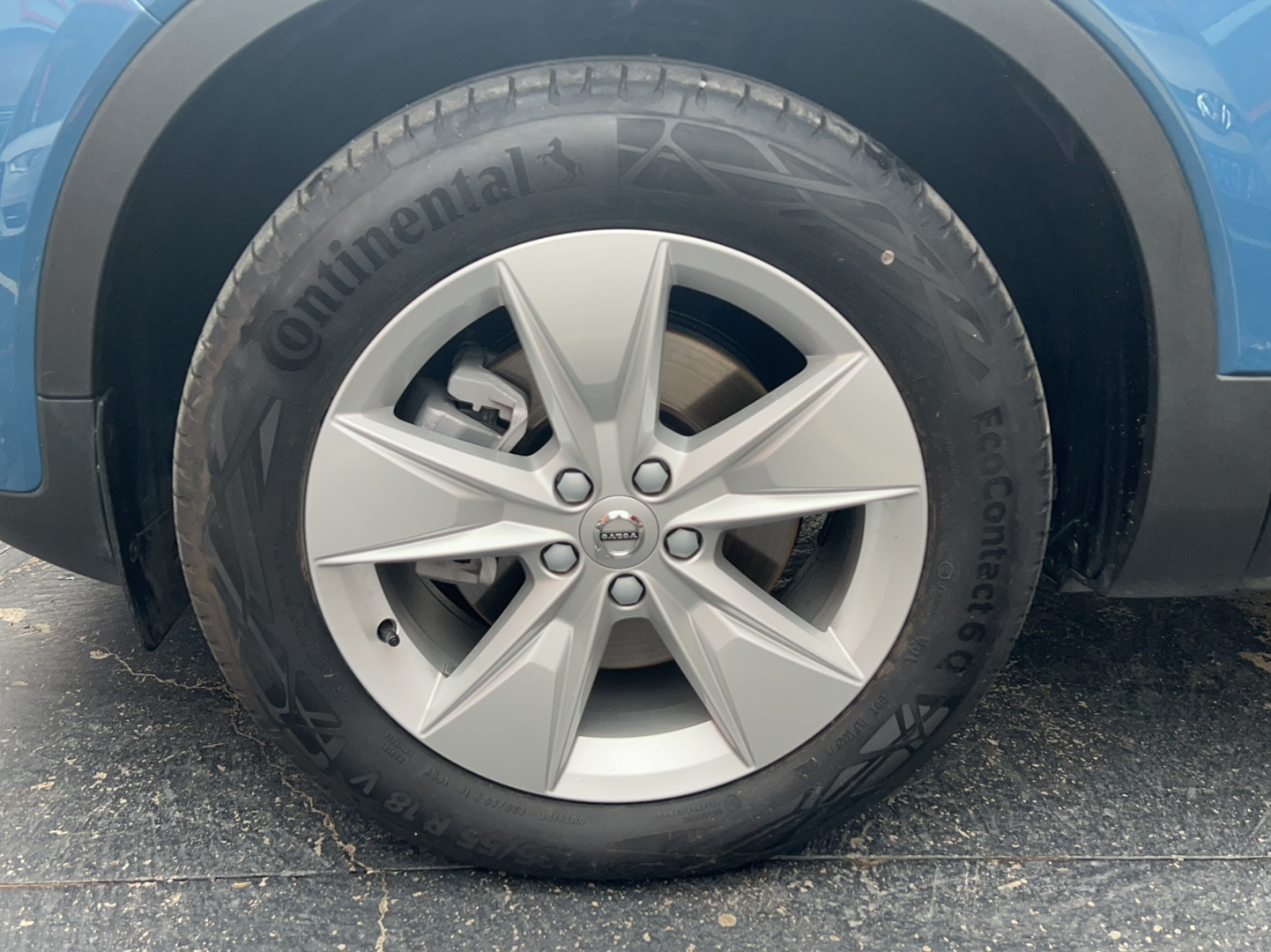 沃尔沃XC40 2023款 B3 智行时尚版